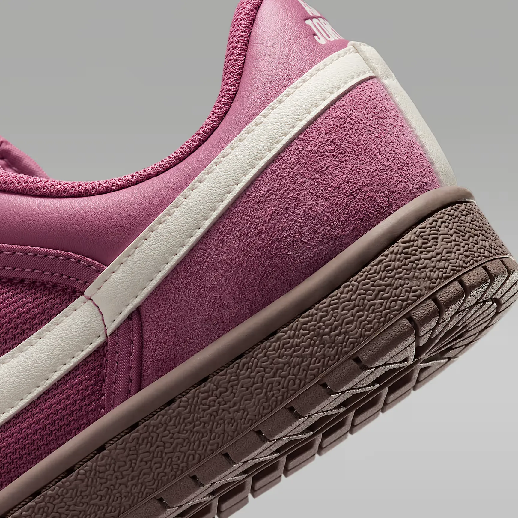 000000_Air-Jordan-Skyline-Low-WMNS_Desert-Berry_IQ0704-600_img7
