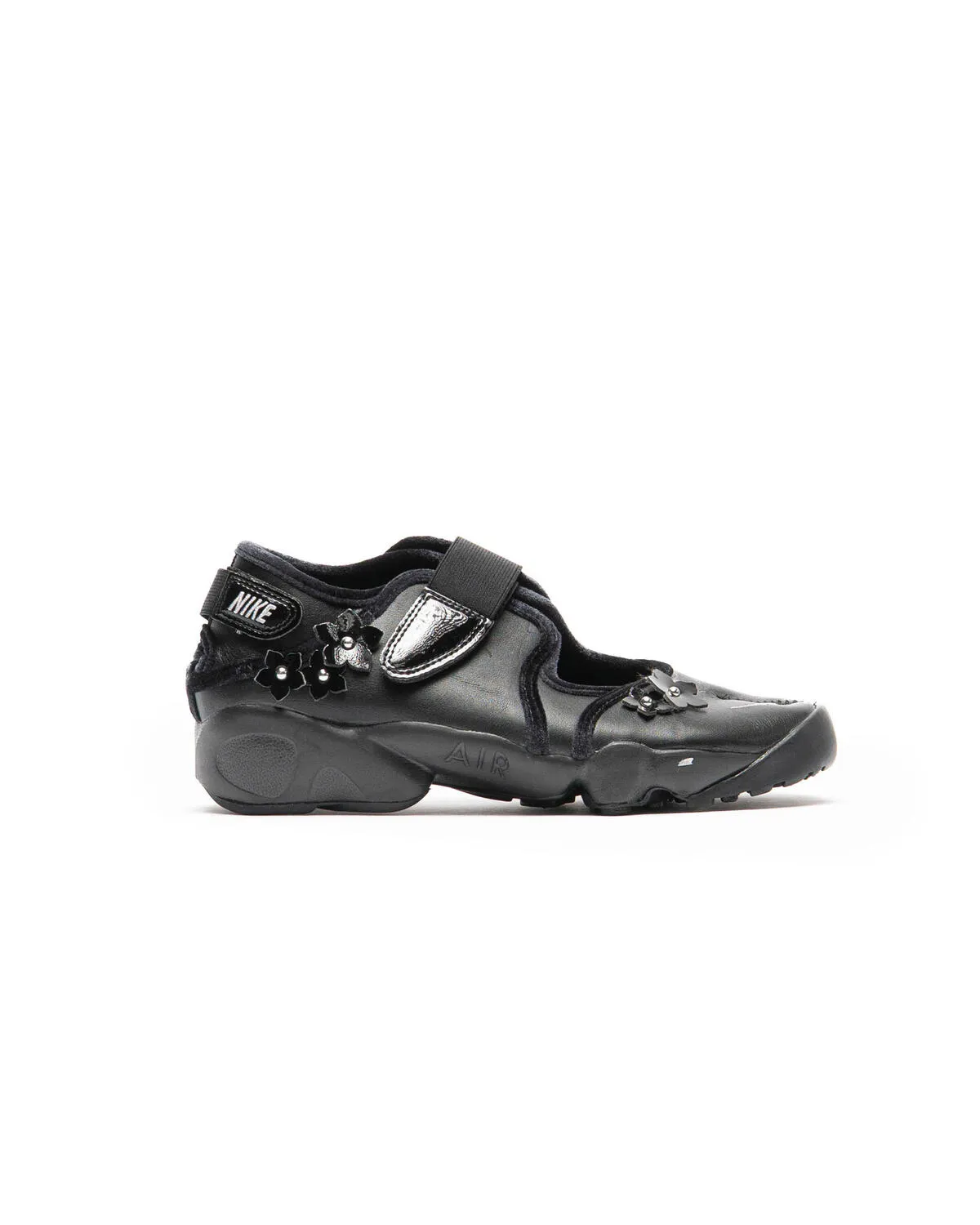 000000_Nike-Air-Rift-WMNS_Black-Metallic-Silver-Wolf-Grey_IV5682-001_img0