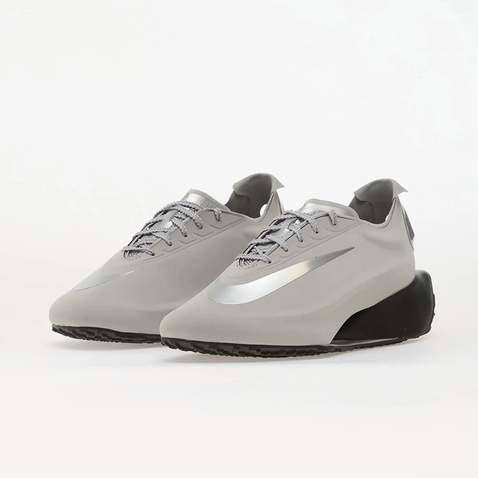 000000_Nike-First-Sight-Noir_Flt-Silver-Metallic-Silver-Black_HQ2409-005_img4