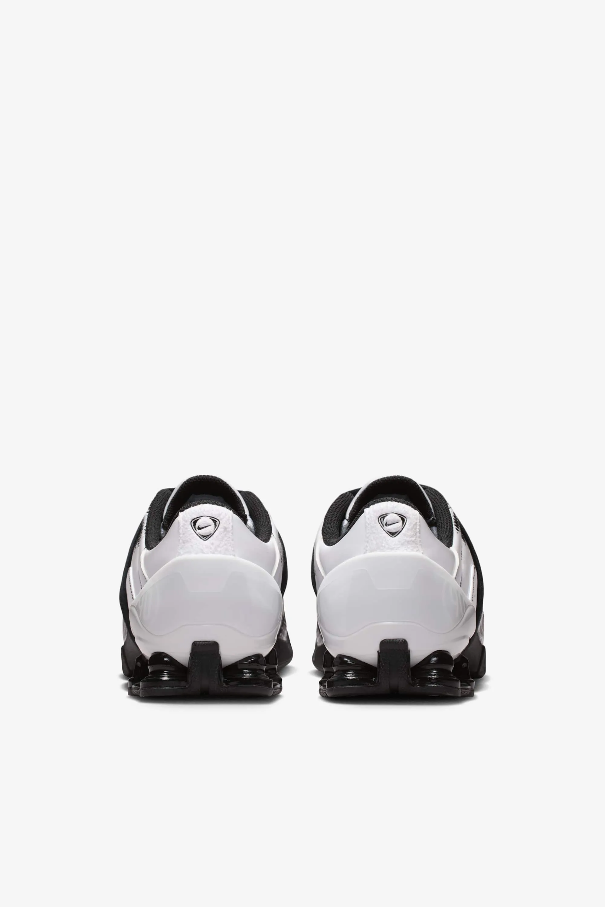 000000_Nike-Total90-Shox-Magia-WMNS_White-Metallic-Silver_IR8176-100_img4