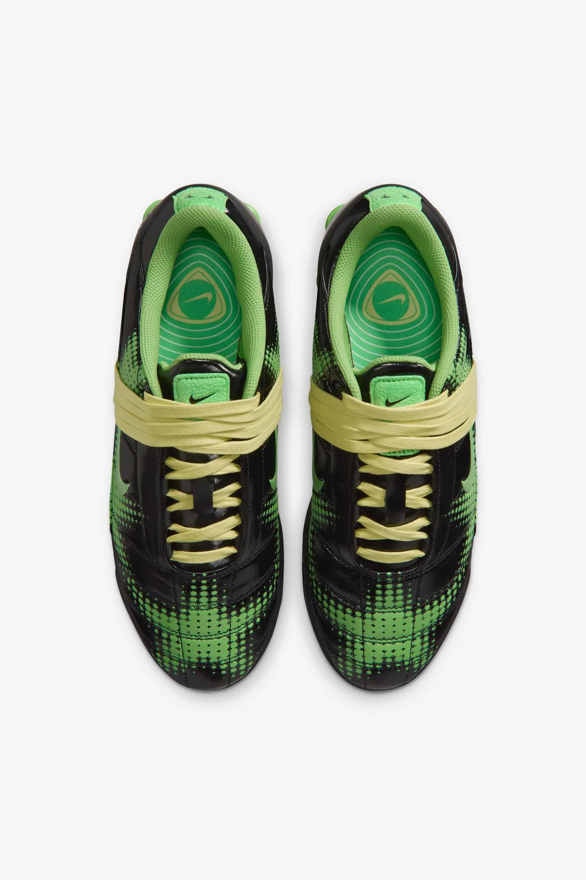 000000_Nike-Total90-Shox-Magia-WMNS_Black-And-Yellow-Diamond_IR8176-002_img3