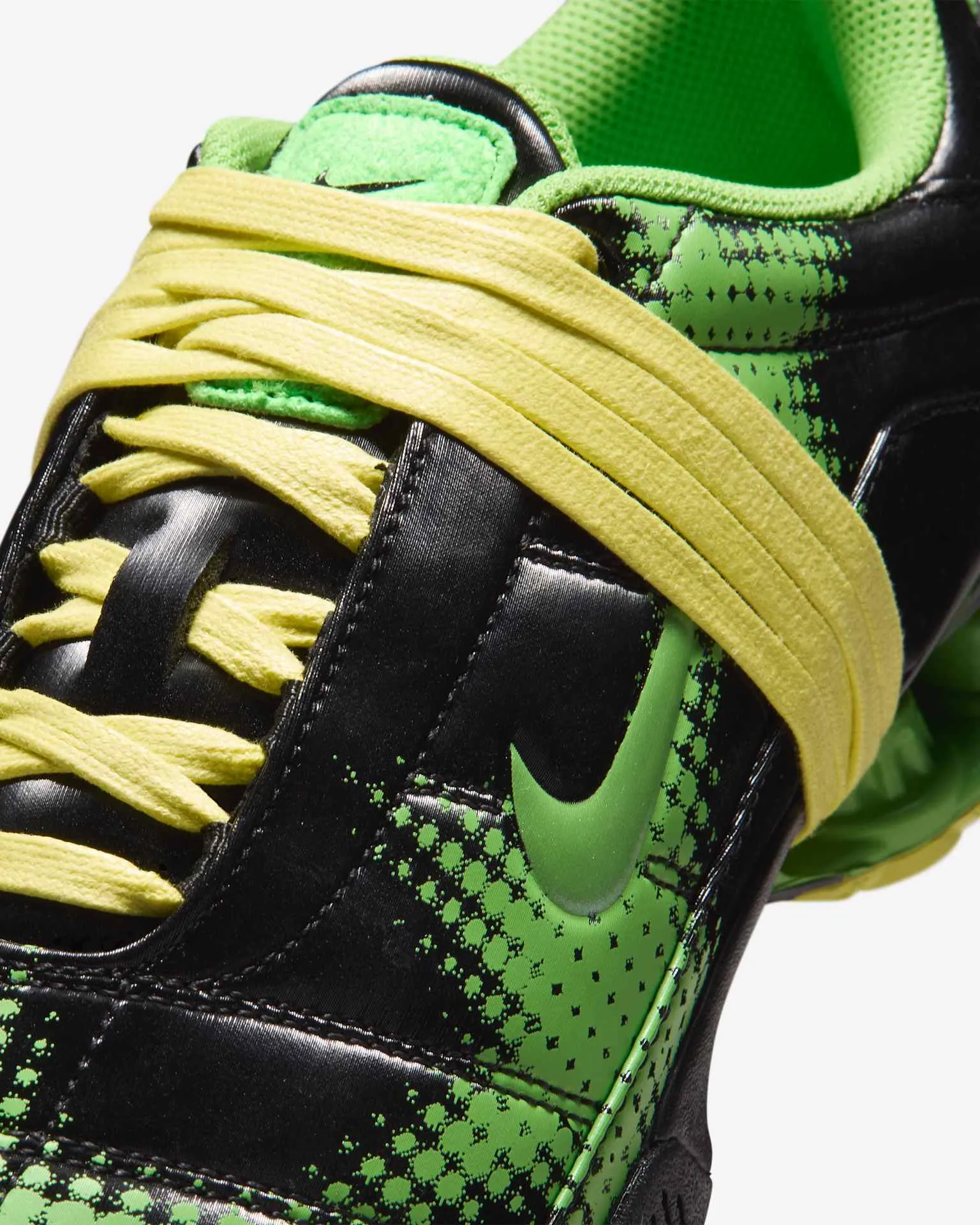000000_Nike-Total90-Shox-Magia-WMNS_Black-And-Yellow-Diamond_IR8176-002_img6