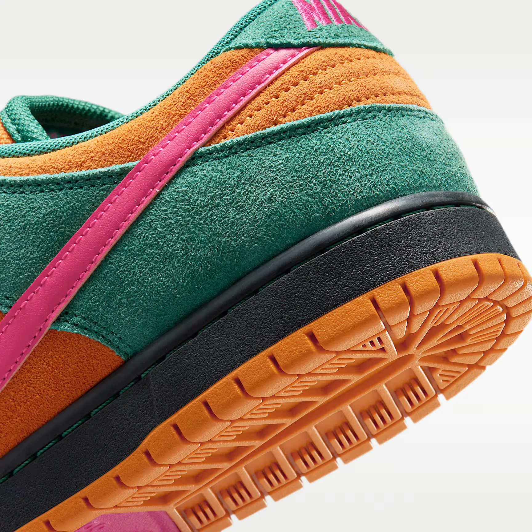 000000_Nike-SB-Dunk-Low-Pro_Green-Noise_HQ1625-301_img7