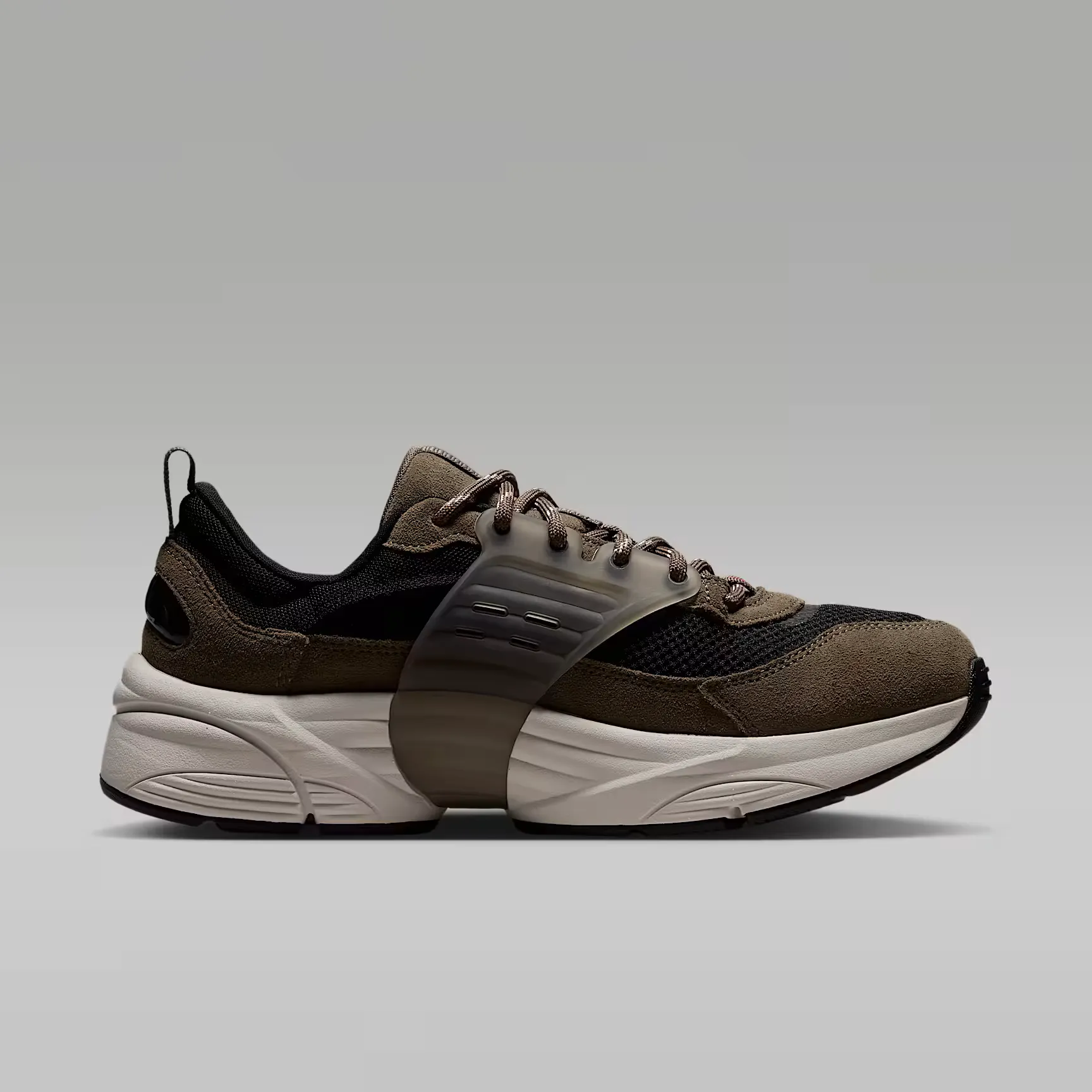 000000_Jordan-Trunner-OS_Palomino-Black_IB3722-202_img2