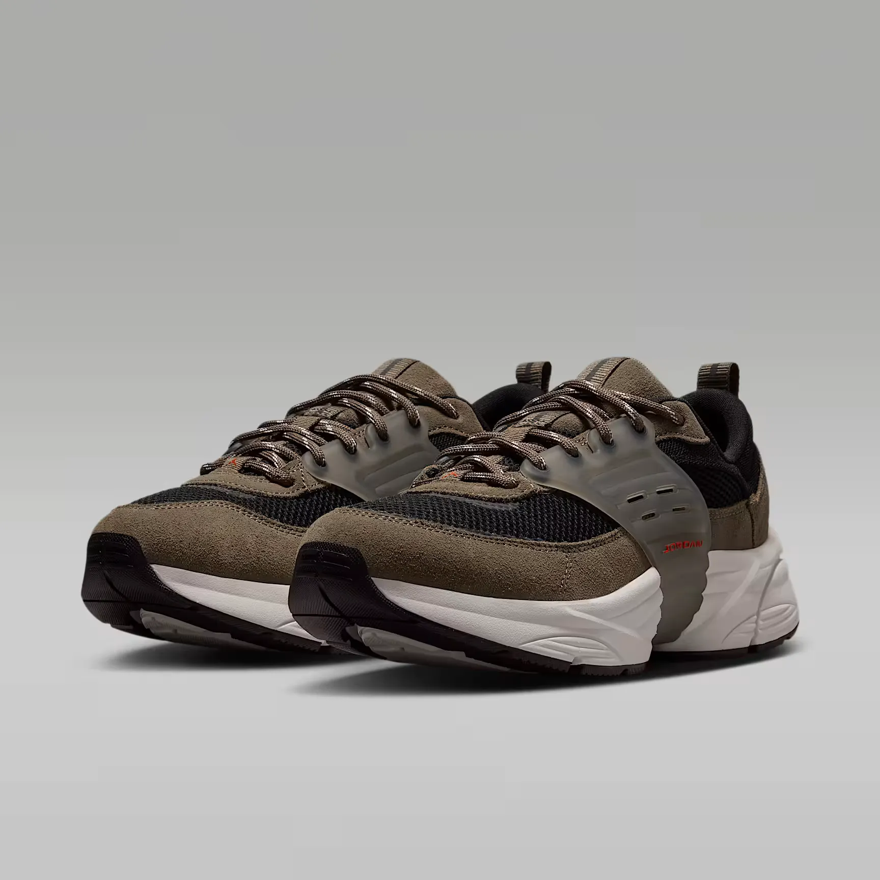 000000_Jordan-Trunner-OS_Palomino-Black_IB3722-202_img4