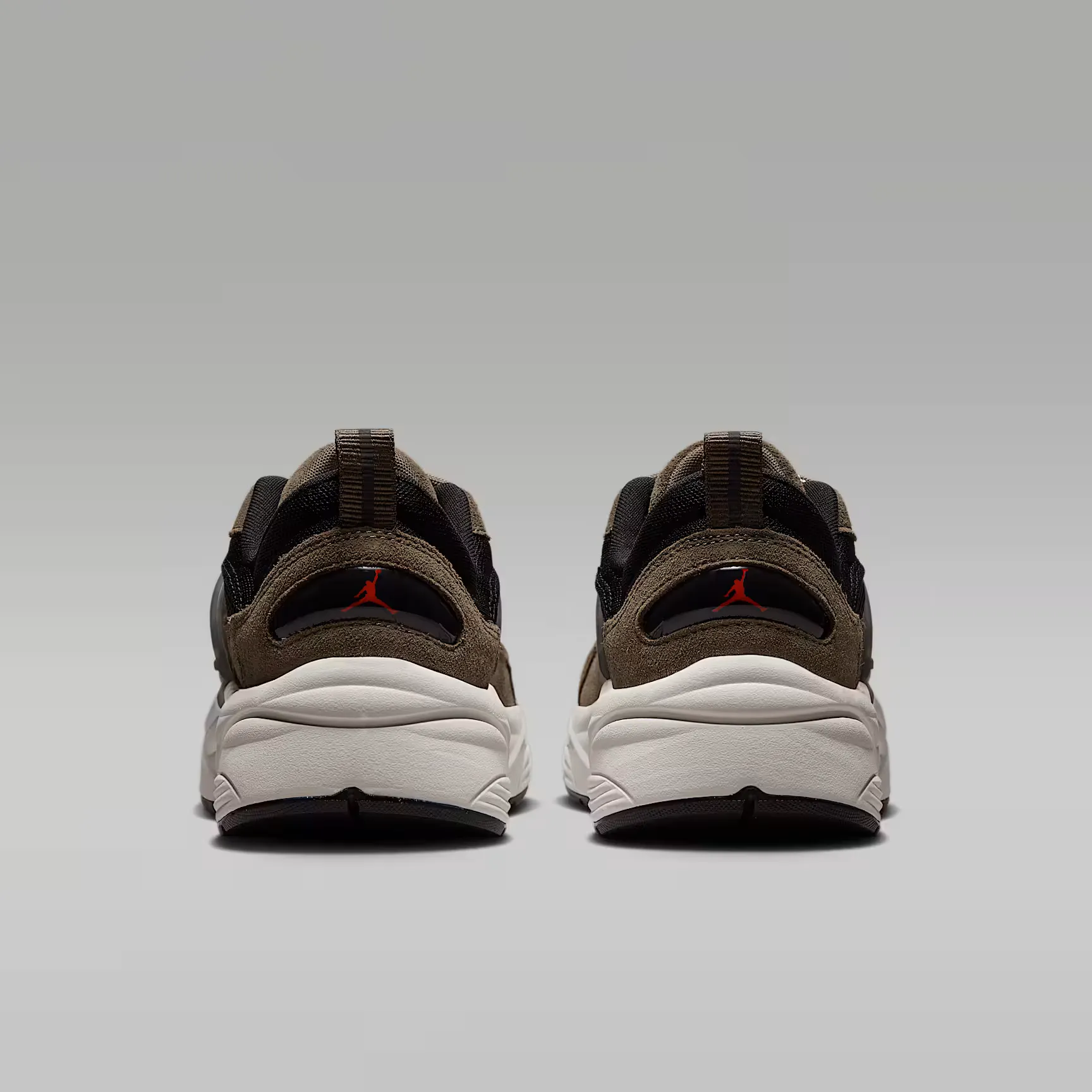 000000_Jordan-Trunner-OS_Palomino-Black_IB3722-202_img5