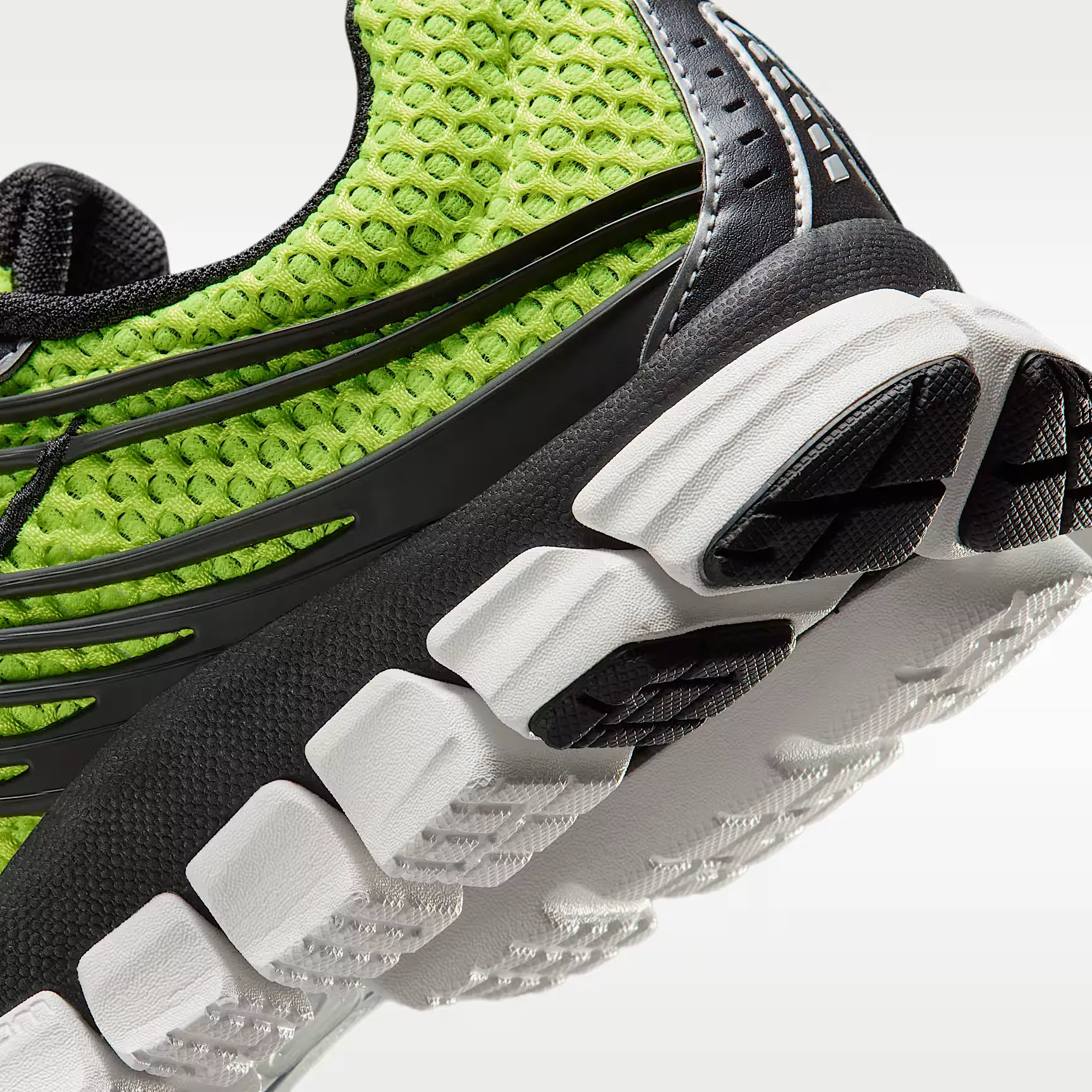 000000_Nike-Zoom-Skylon-11-WMNS_Volt-Black_IU7360-700_img7
