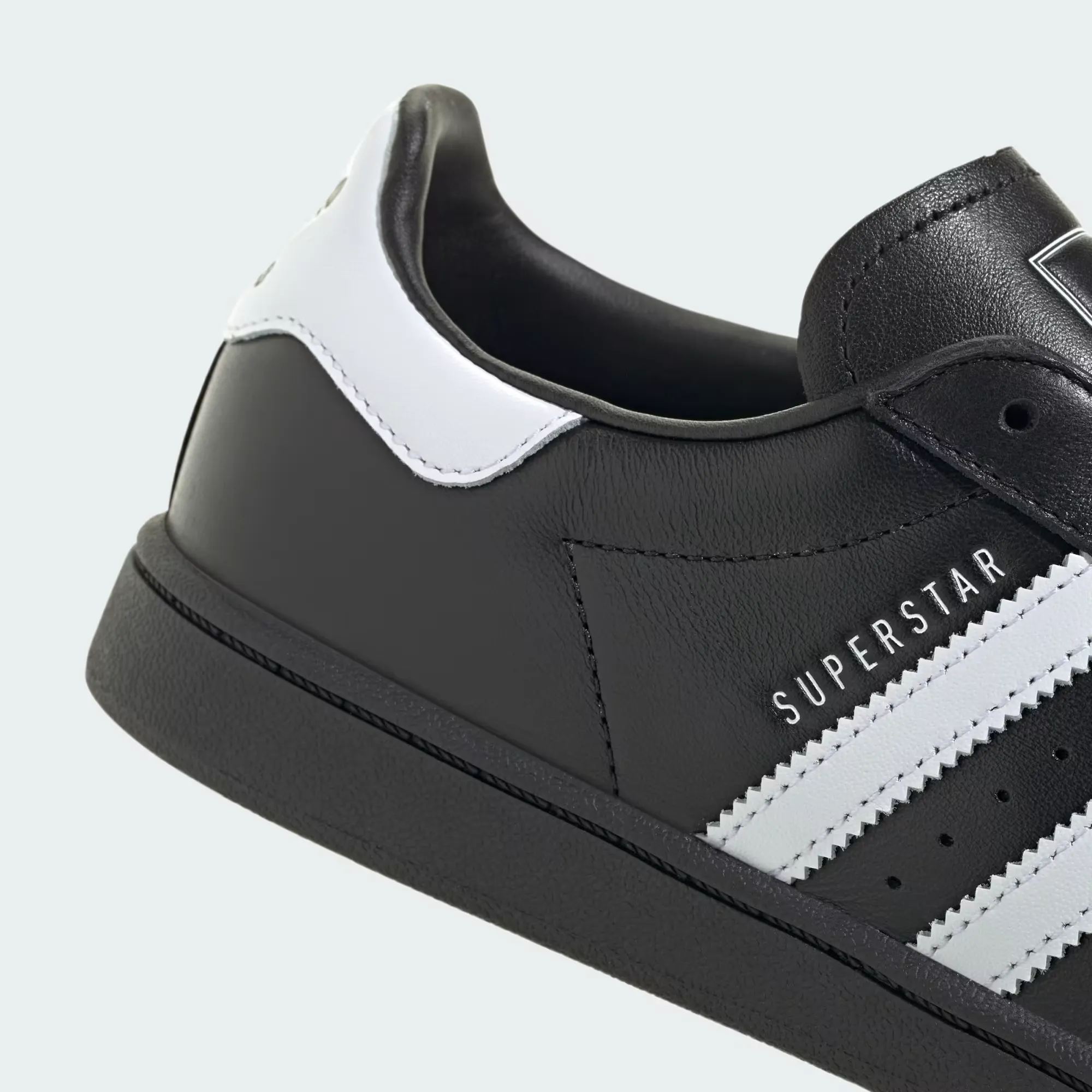 000000_adidas-Superstar-SQ-WMNS_Core-Black-Cloud-White_KI0201_img8