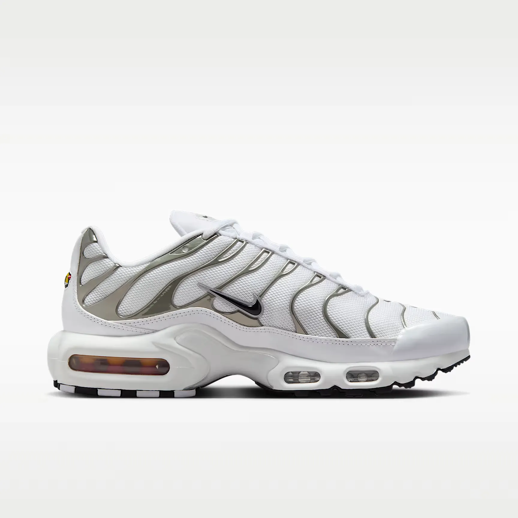 000000_Nike-Air-Max-Plus-SE-WMNS_White-Metallic-Silver_HJ9743-100_img2