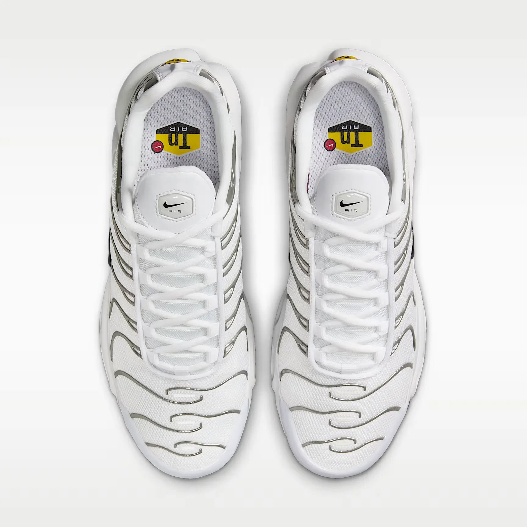 000000_Nike-Air-Max-Plus-SE-WMNS_White-Metallic-Silver_HJ9743-100_img3