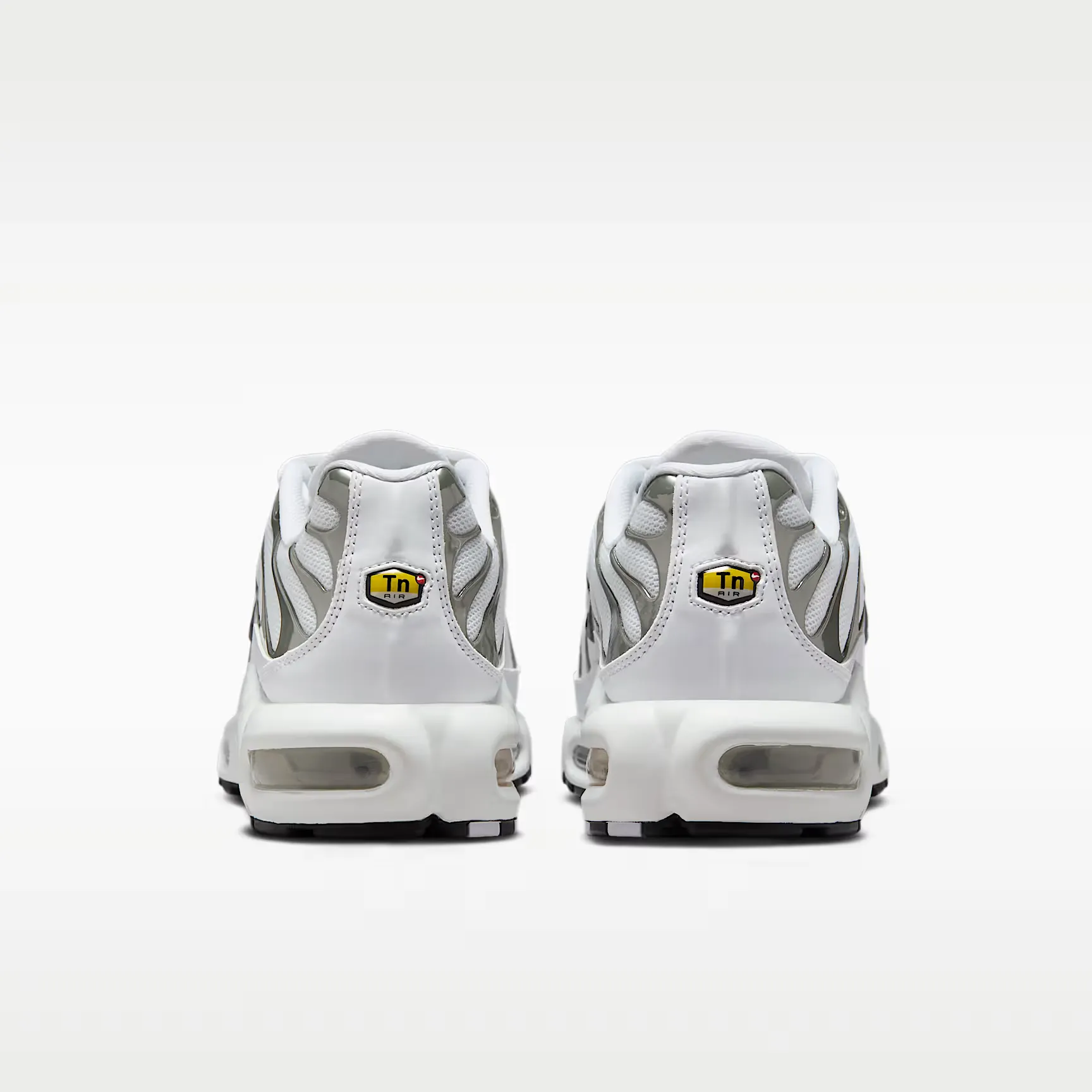 000000_Nike-Air-Max-Plus-SE-WMNS_White-Metallic-Silver_HJ9743-100_img5