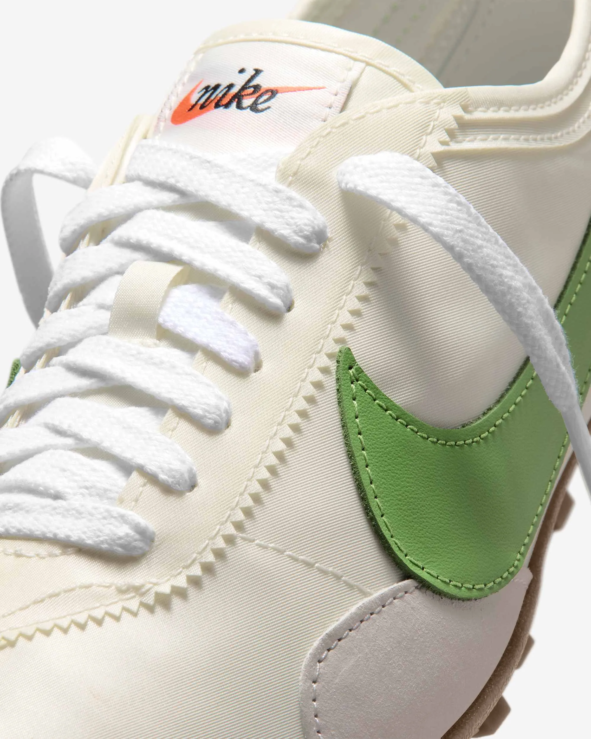000000_Nike-Moon-Shoe-OG-SP-WMNS_Sail-And-Chlorophyll_II0407-102_img7