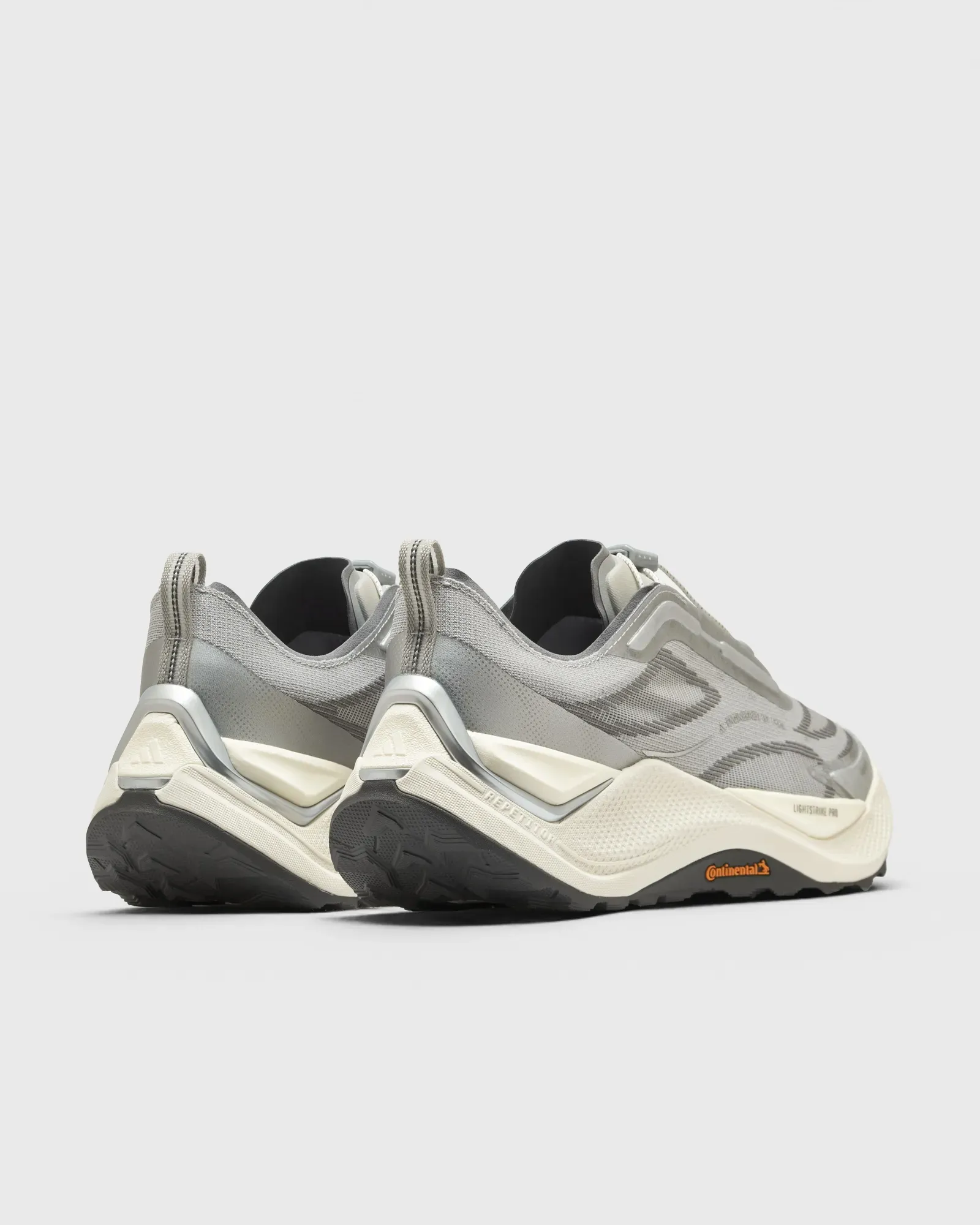 000000_adidas-Holo-Peak_Black-Iron-Metallic_KK2240_img3