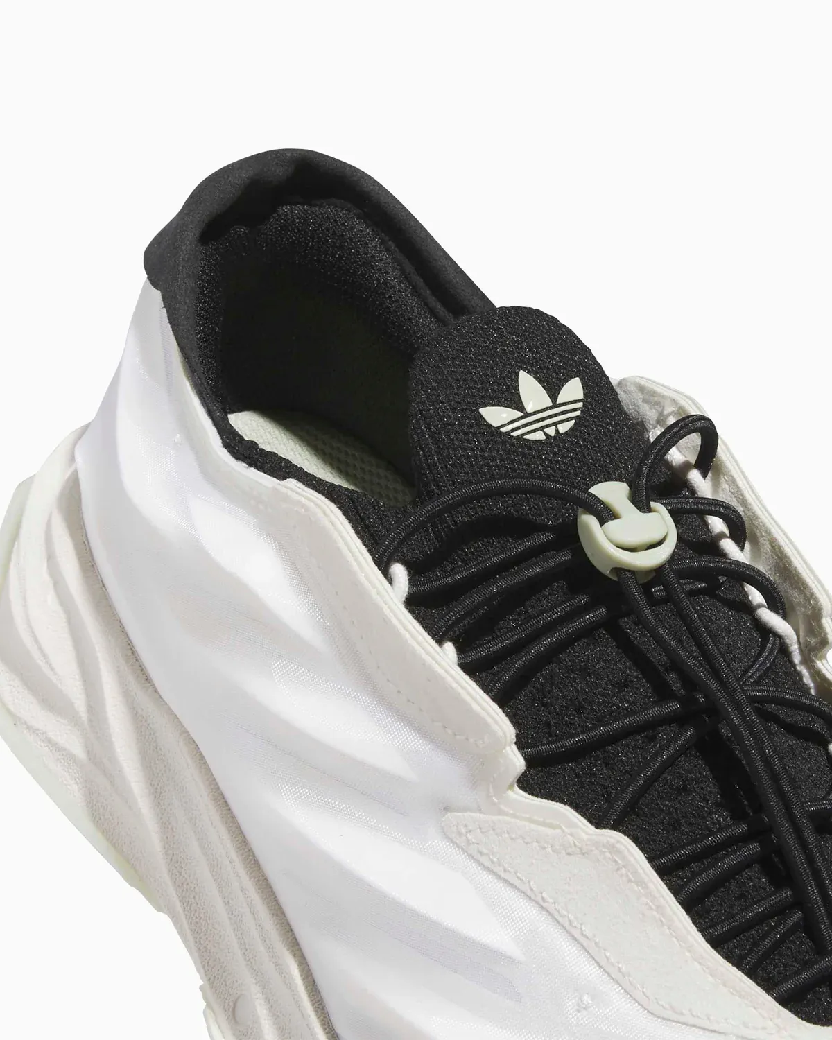 000000_adidas-Terra-Mono-Lighstrike_White-Black_KH8048_img1