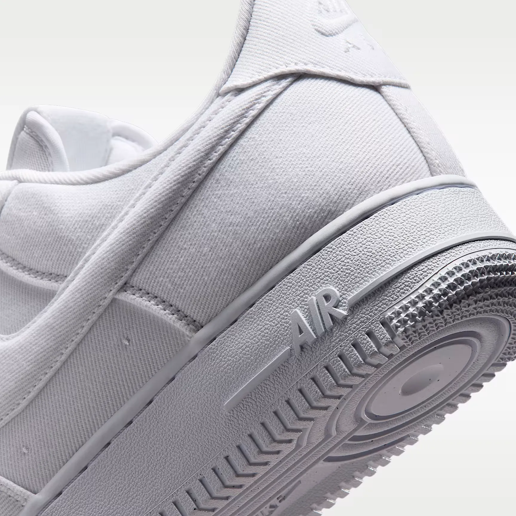 000000_Nike-Air-Force-1-'07-LV8_Triple-White_IM5751-100_img7