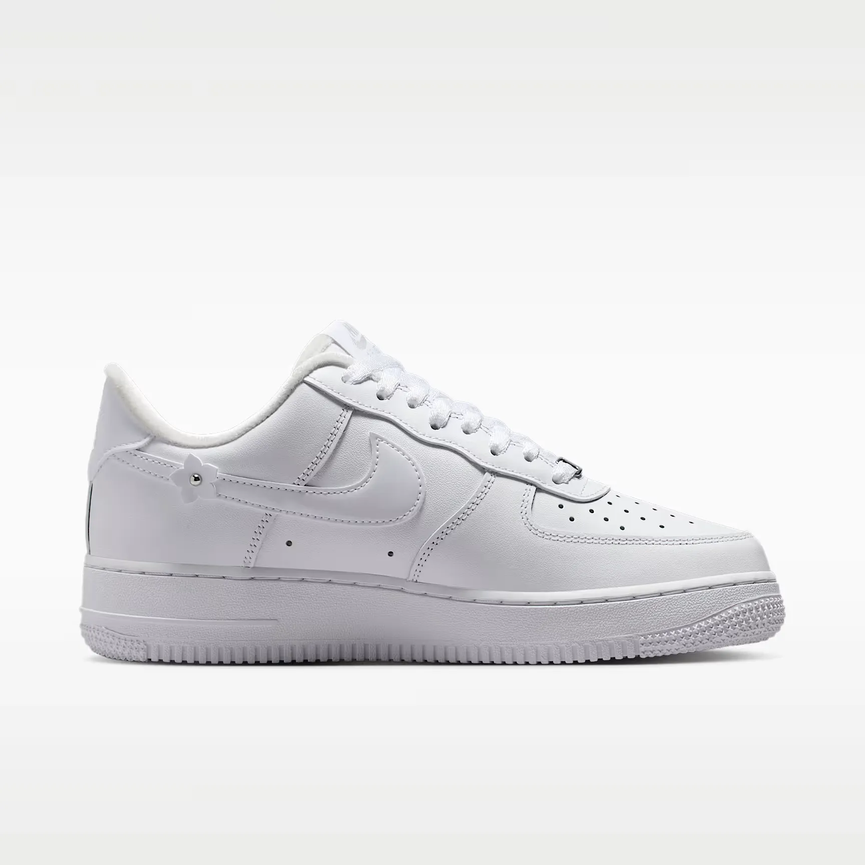 000000_Nike-Air-Force-1-'07-WMNS_Florette_IR8637-100_img2