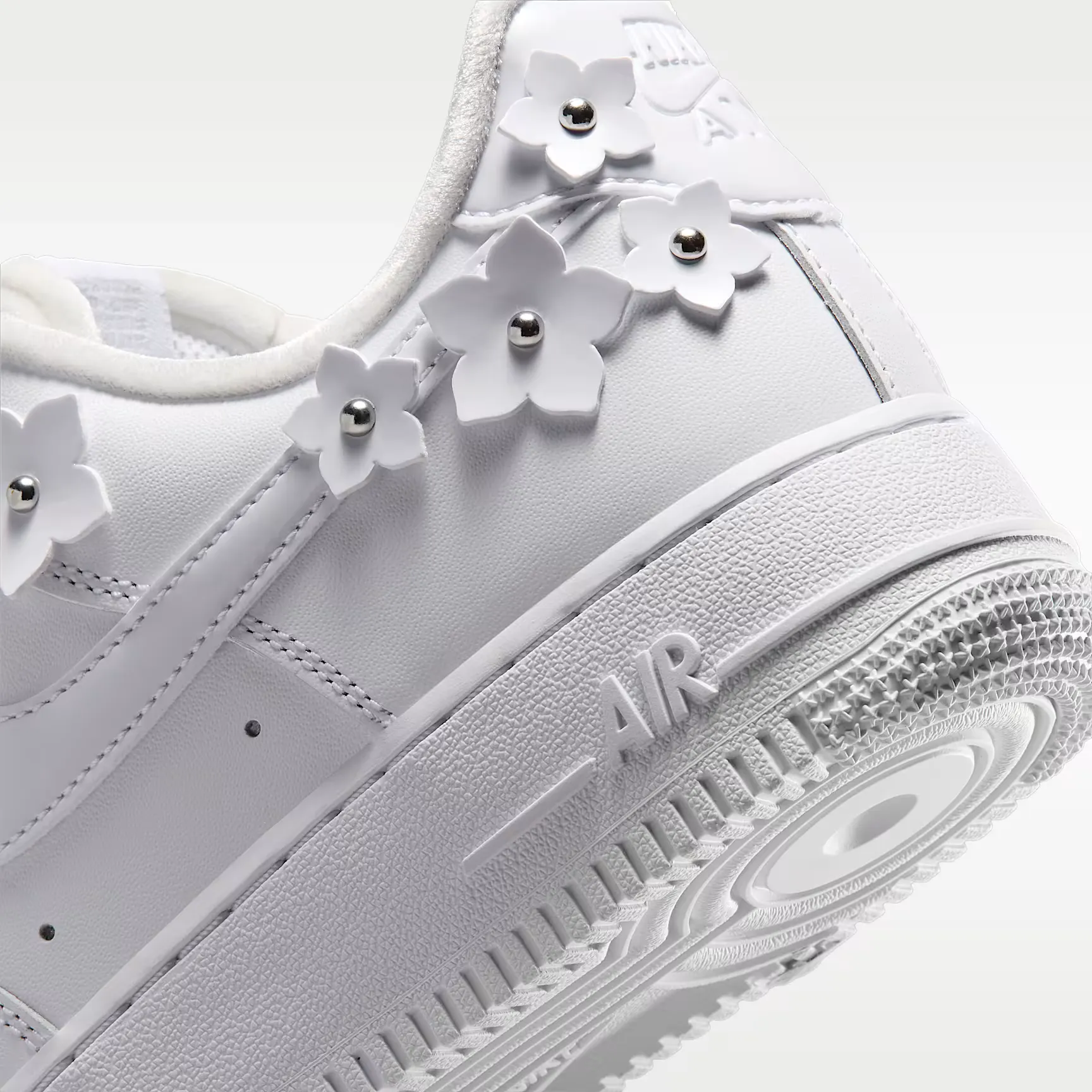 000000_Nike-Air-Force-1-'07-WMNS_Florette_IR8637-100_img7