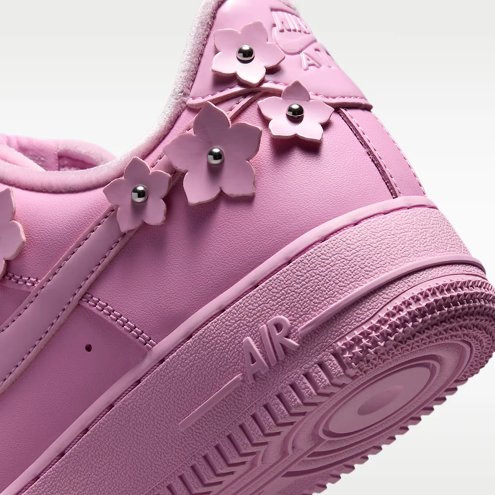 000000_Nike-Air-Force-1-'07-WMNS_Pink-Rise_IR8637-600_img7