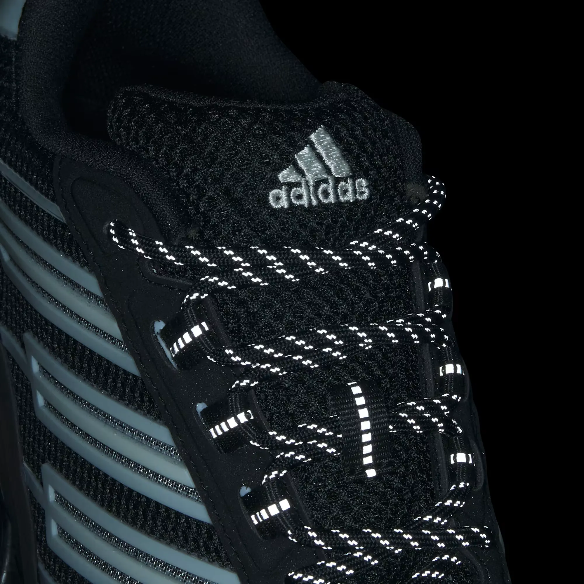 000000_adidas-Megaride-AG_Core-Black-Cream-White_HQ7656_img7