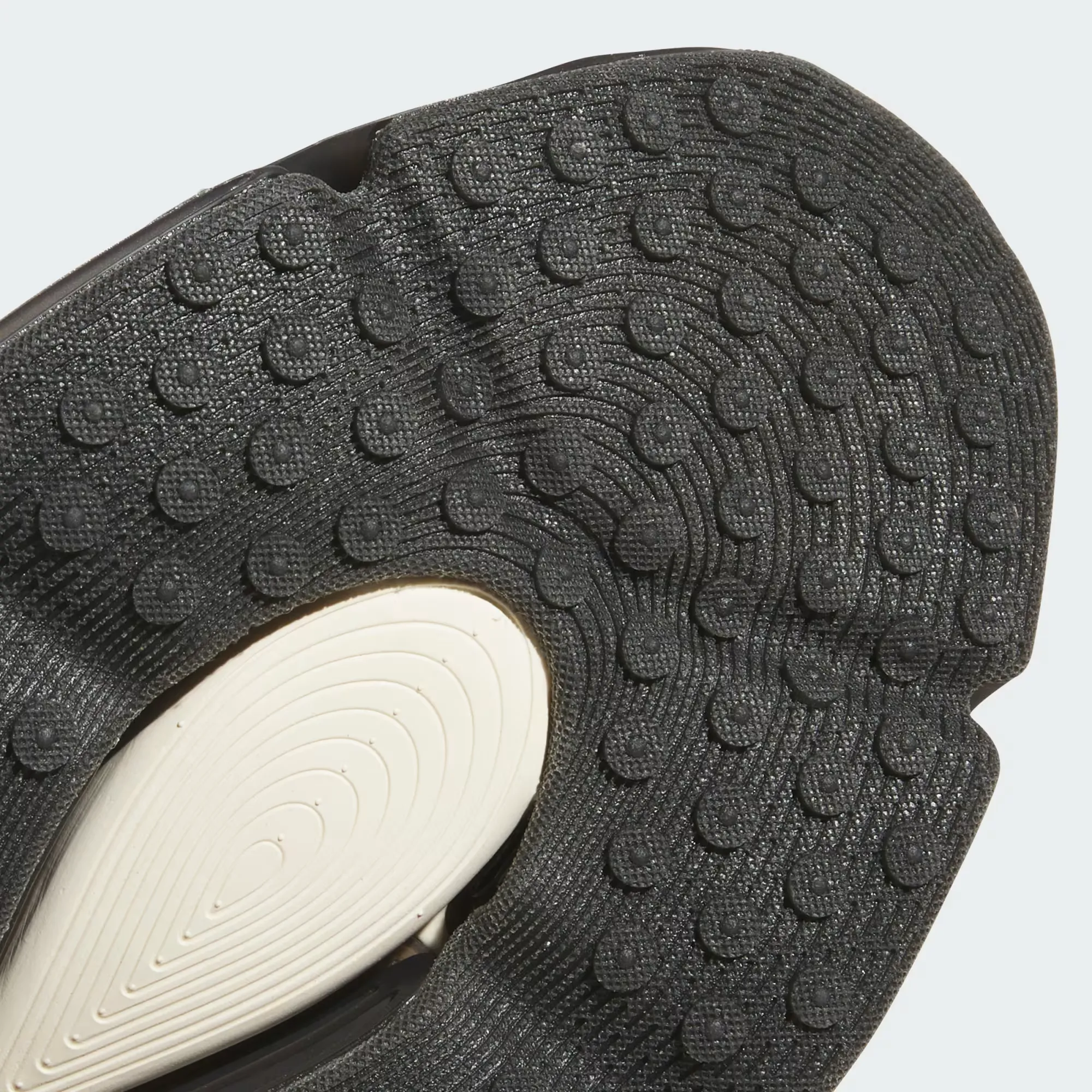 000000_adidas-Megaride-AG_Core-Black-Cream-White_HQ7656_img8