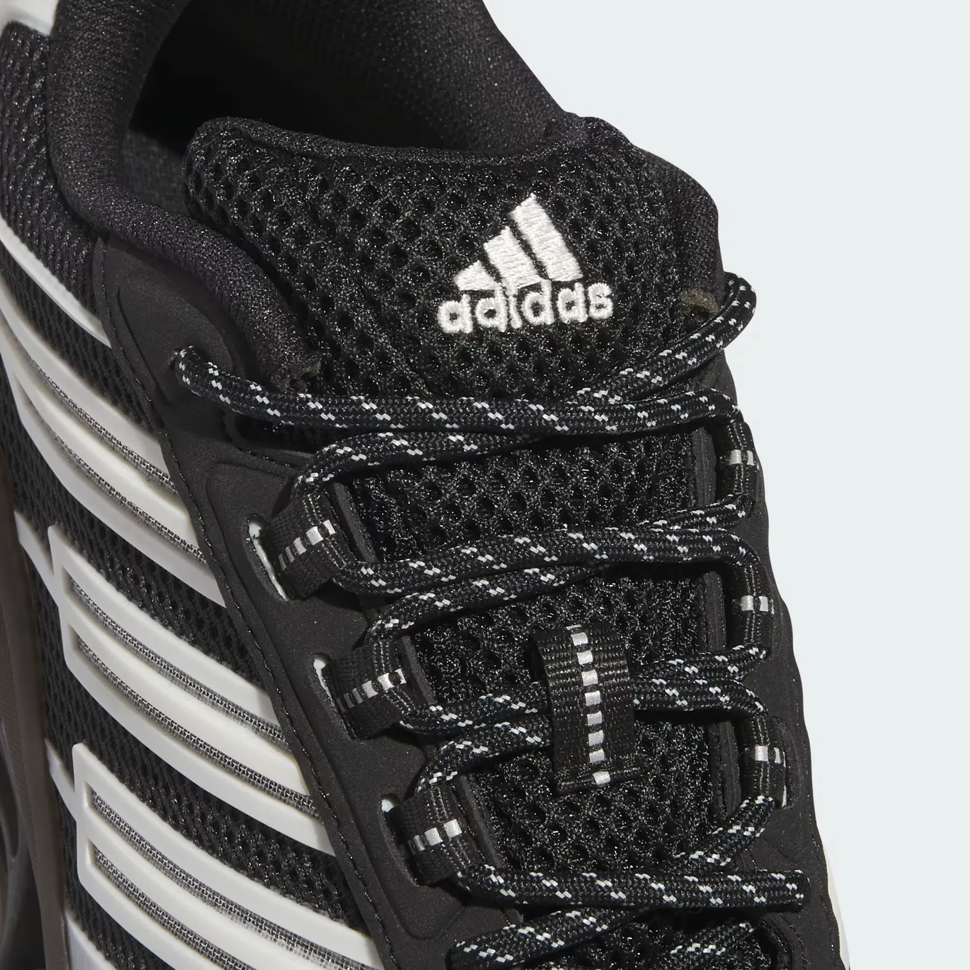 000000_adidas-Megaride-AG_Core-Black-Cream-White_HQ7656_img9