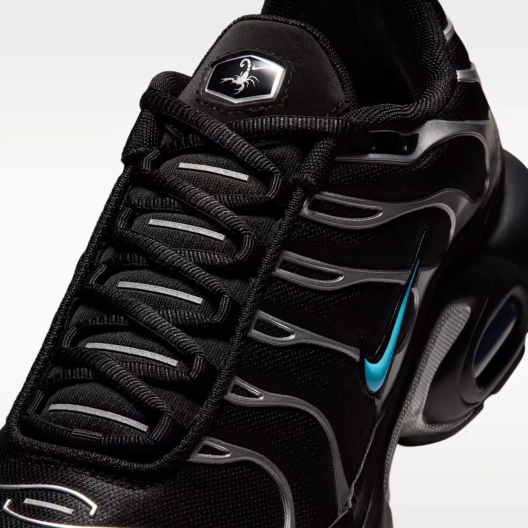000000_Nike-Air-Max-Plus-Premium_Scorpion_IM9624-001_img6