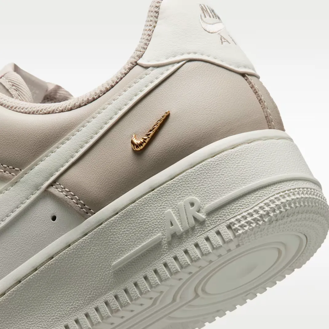 Nike-Air-Force-1-Low-'07-WMNS_Cream-Metallic-Gold_IV5197-200_img7