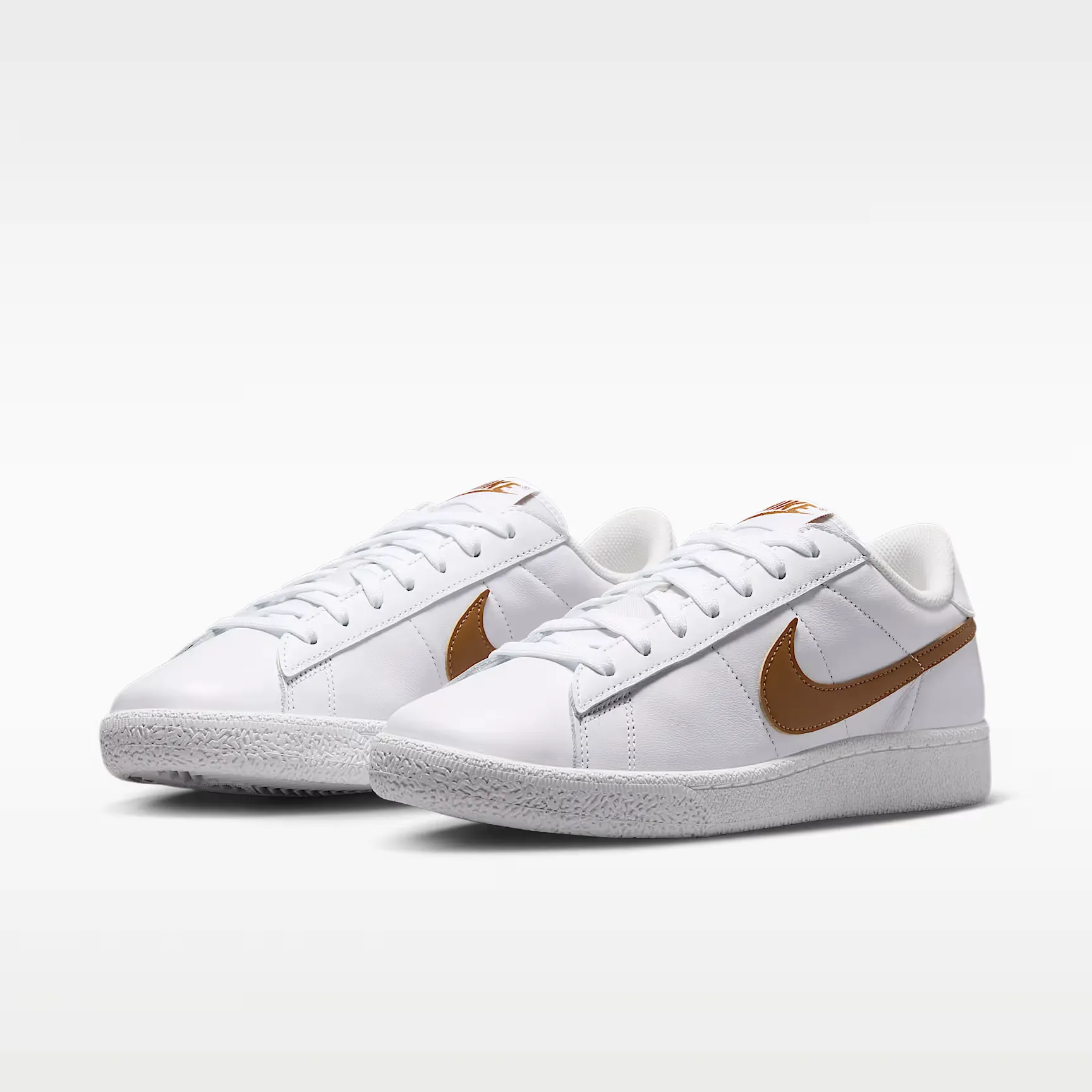 000000_Nike-Tennis-Classic-WMNS_White-British-Tan_IQ7387-106_img4