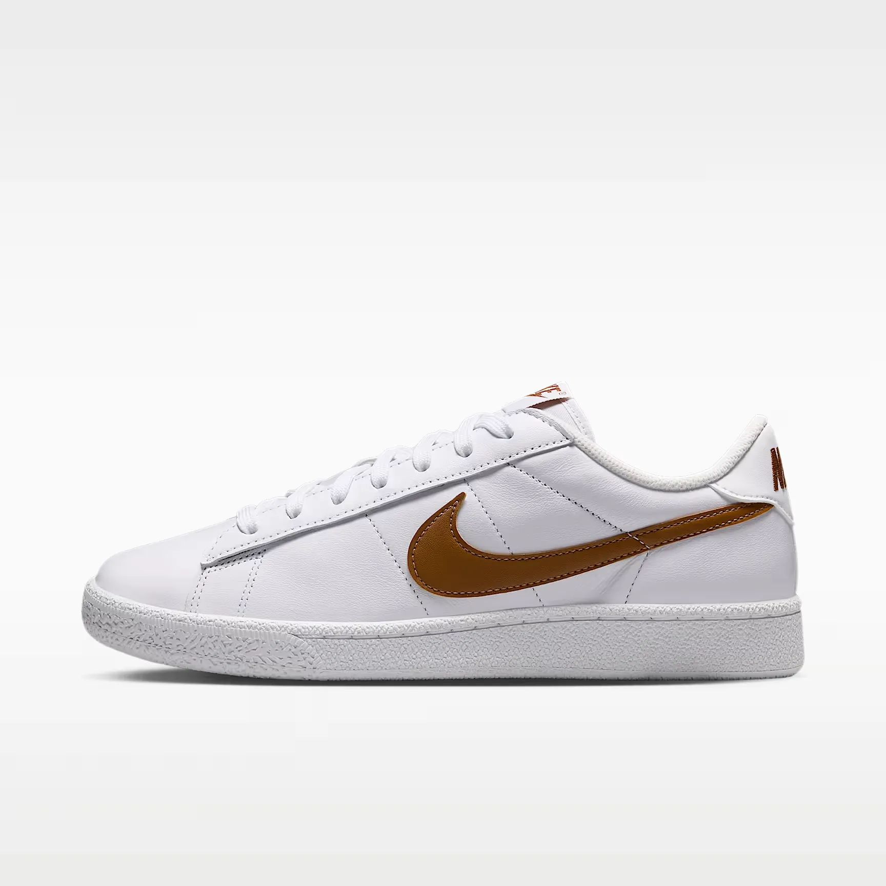 000000_Nike-Tennis-Classic-WMNS_White-British-Tan_IQ7387-106_img0