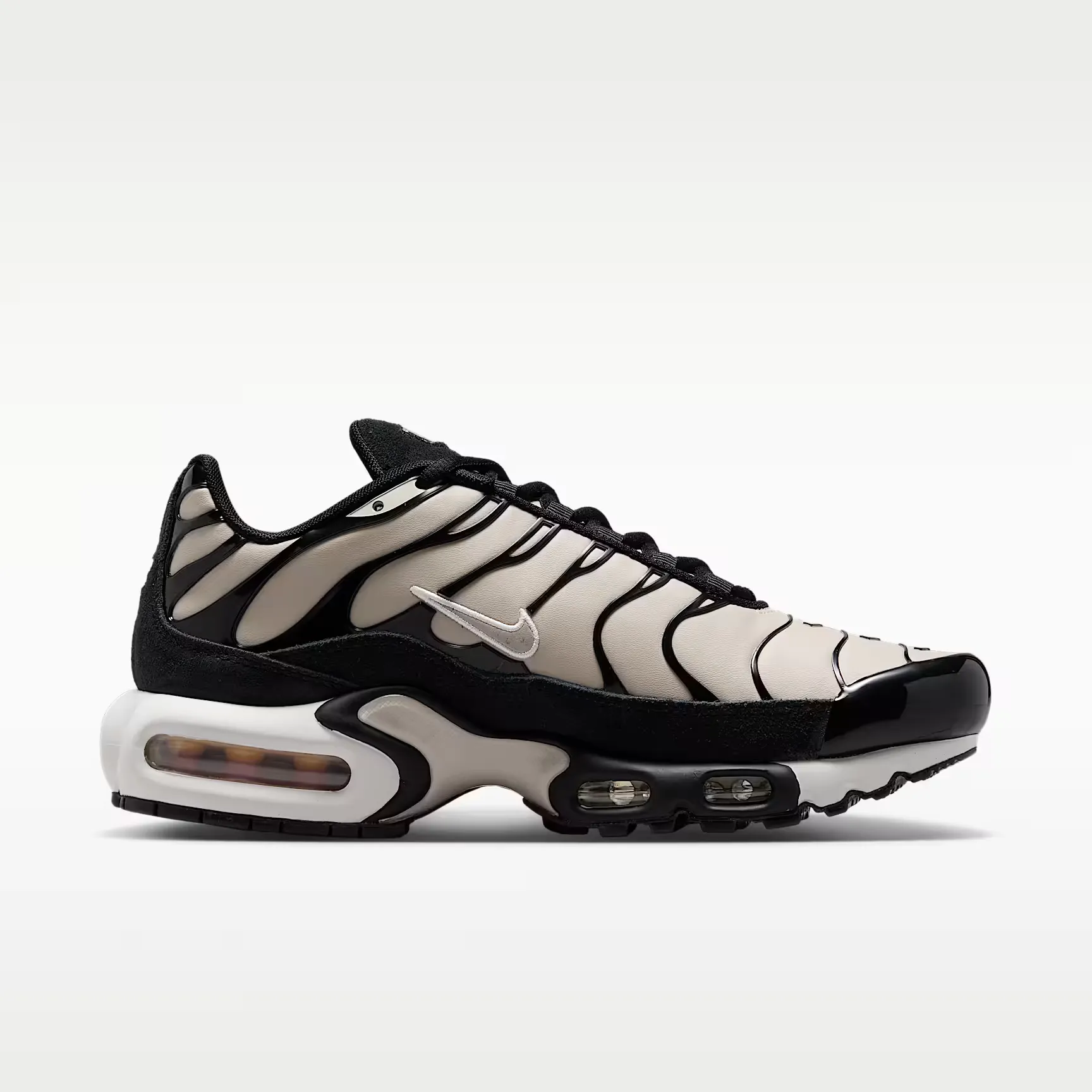 000000_Nike-Air-Max-Plus-Suede-WMNS_Cream-Black_IV5286-200_img2