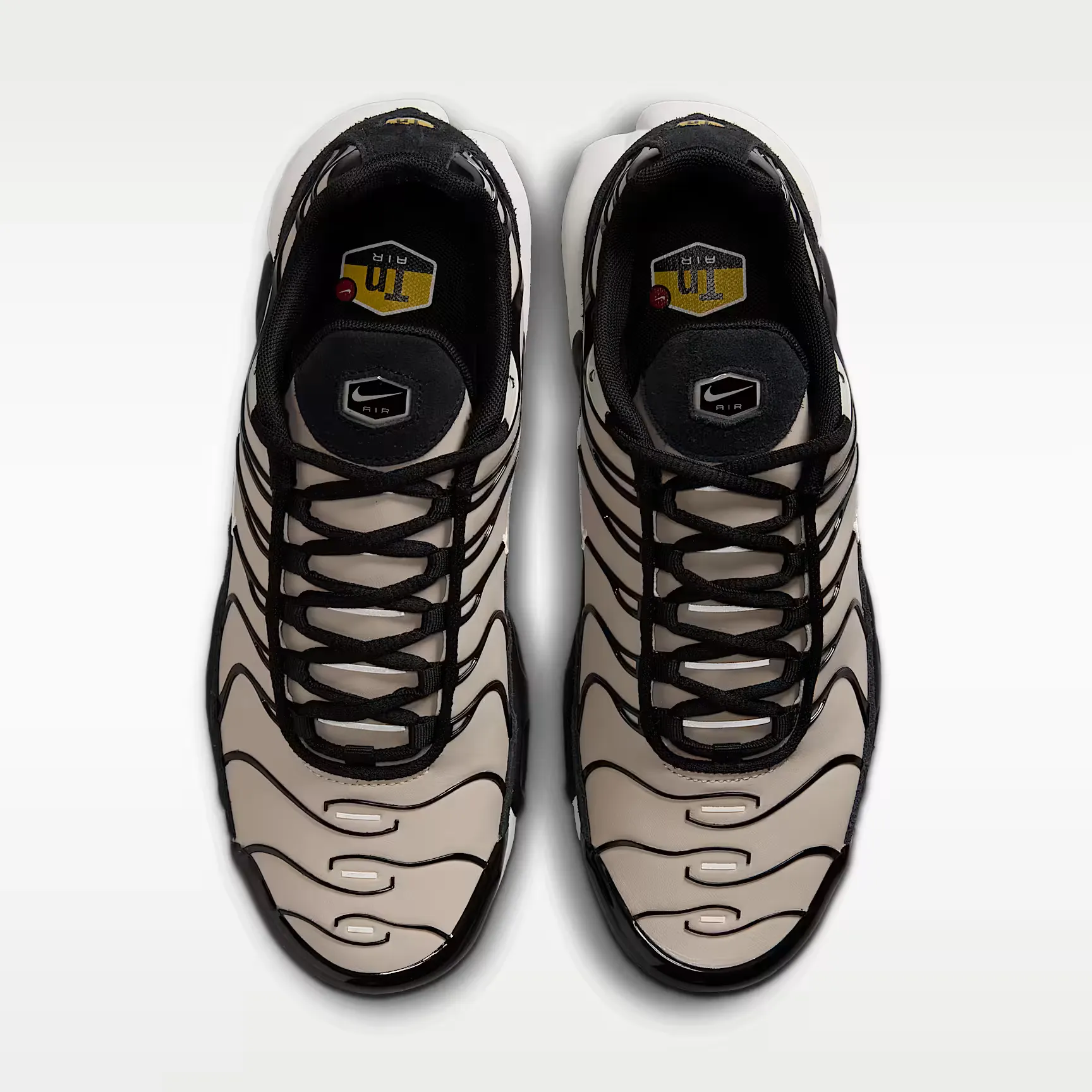 000000_Nike-Air-Max-Plus-Suede-WMNS_Cream-Black_IV5286-200_img3