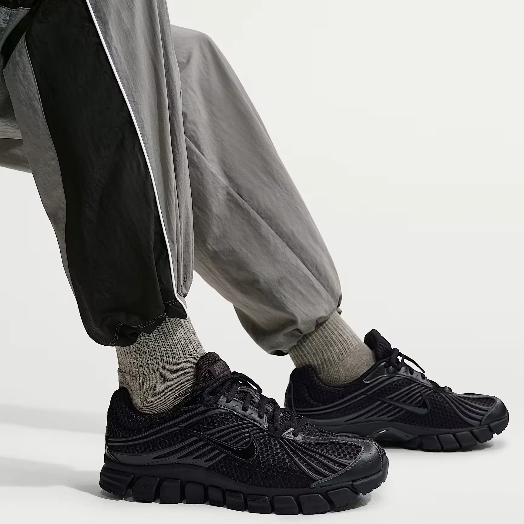 000000_Nike-Zoom-Skylon-11_Black-Black_IU1869-002_img8