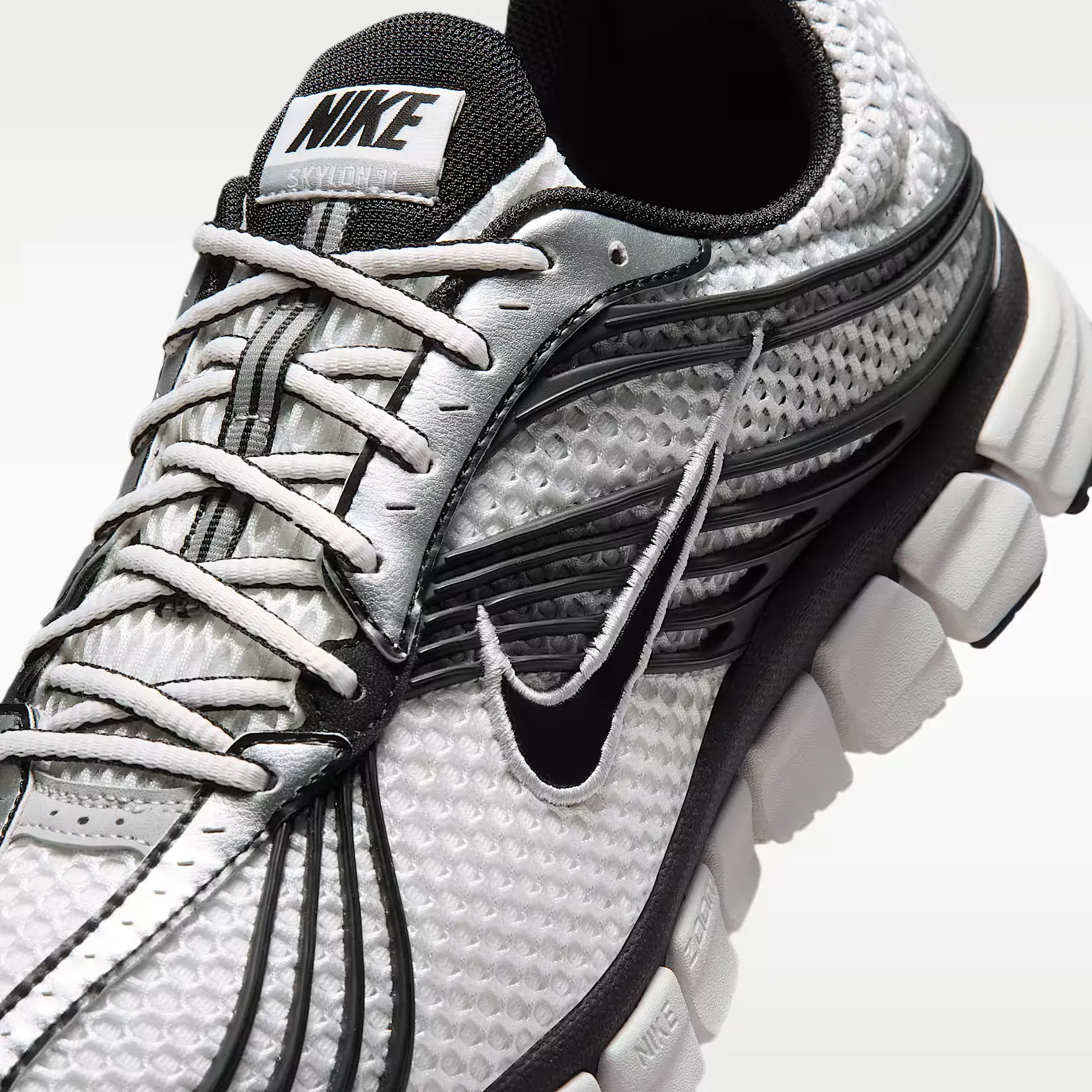 000000_Nike-Zoom-Skylon-11_Summit-White-Black_IU1869-101_img6