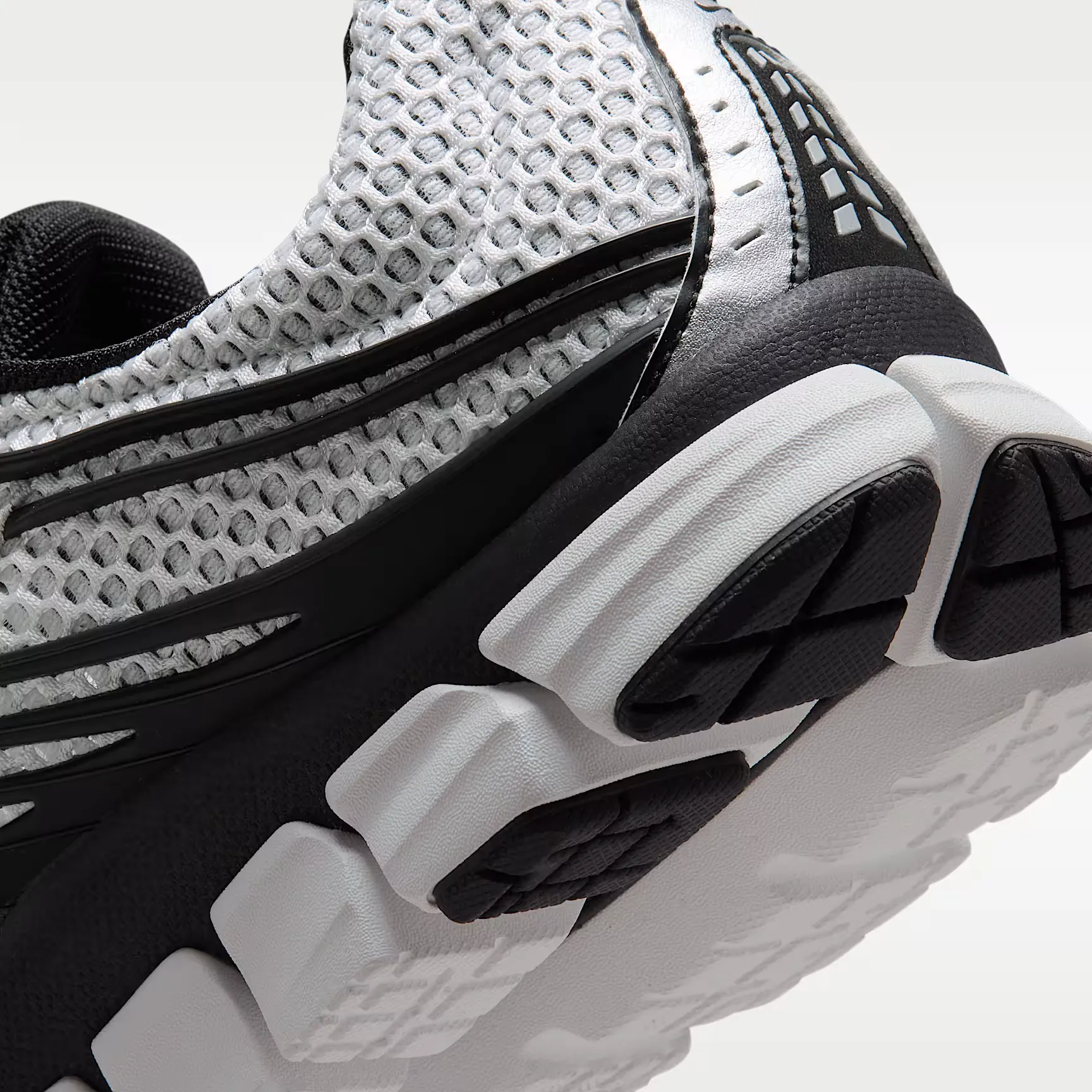 000000_Nike-Zoom-Skylon-11_Summit-White-Black_IU1869-101_img7