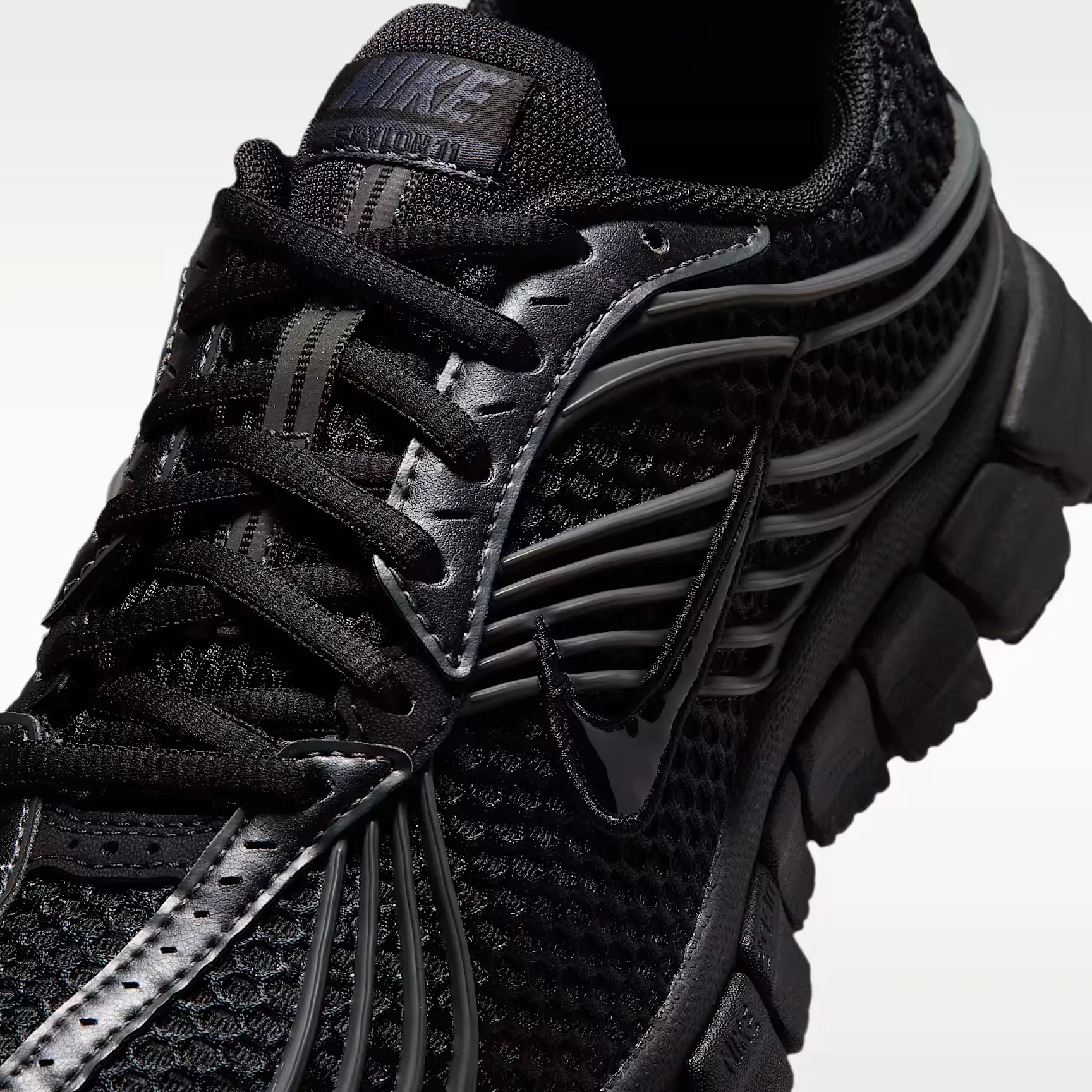 000000_Nike-Zoom-Skylon-11-WMNS_Black-Anthracite_IU7360-002_img6