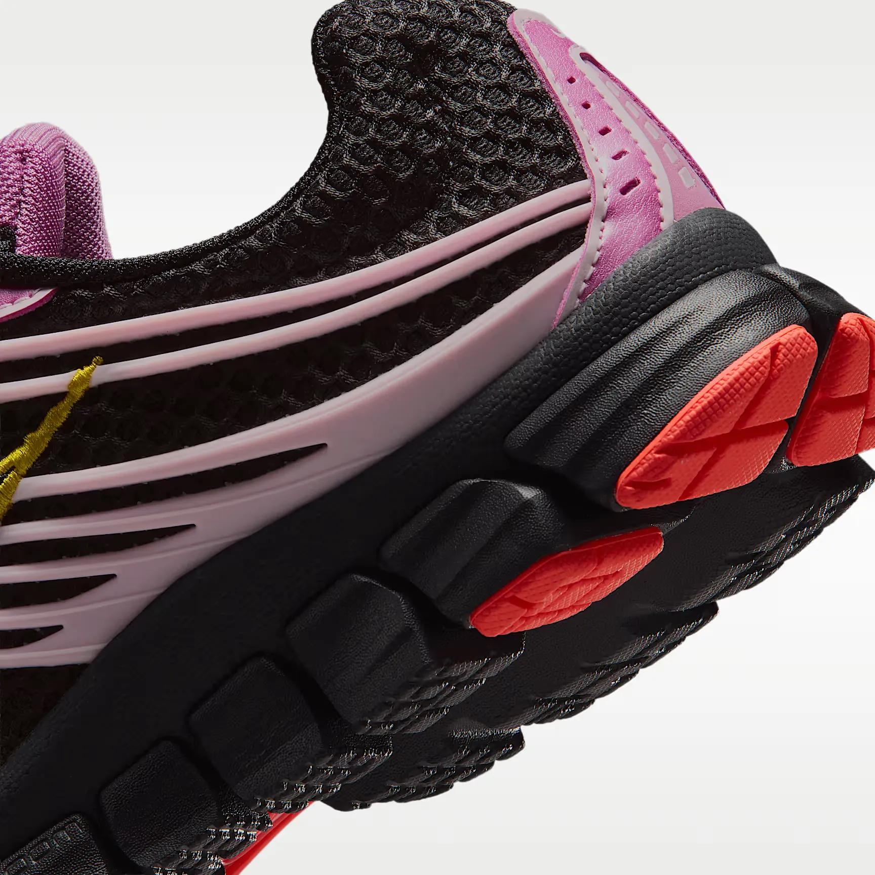 000000_Nike-Zoom-Skylon-11-WMNS_Black-Light-Magenta_IU7360-003_img7