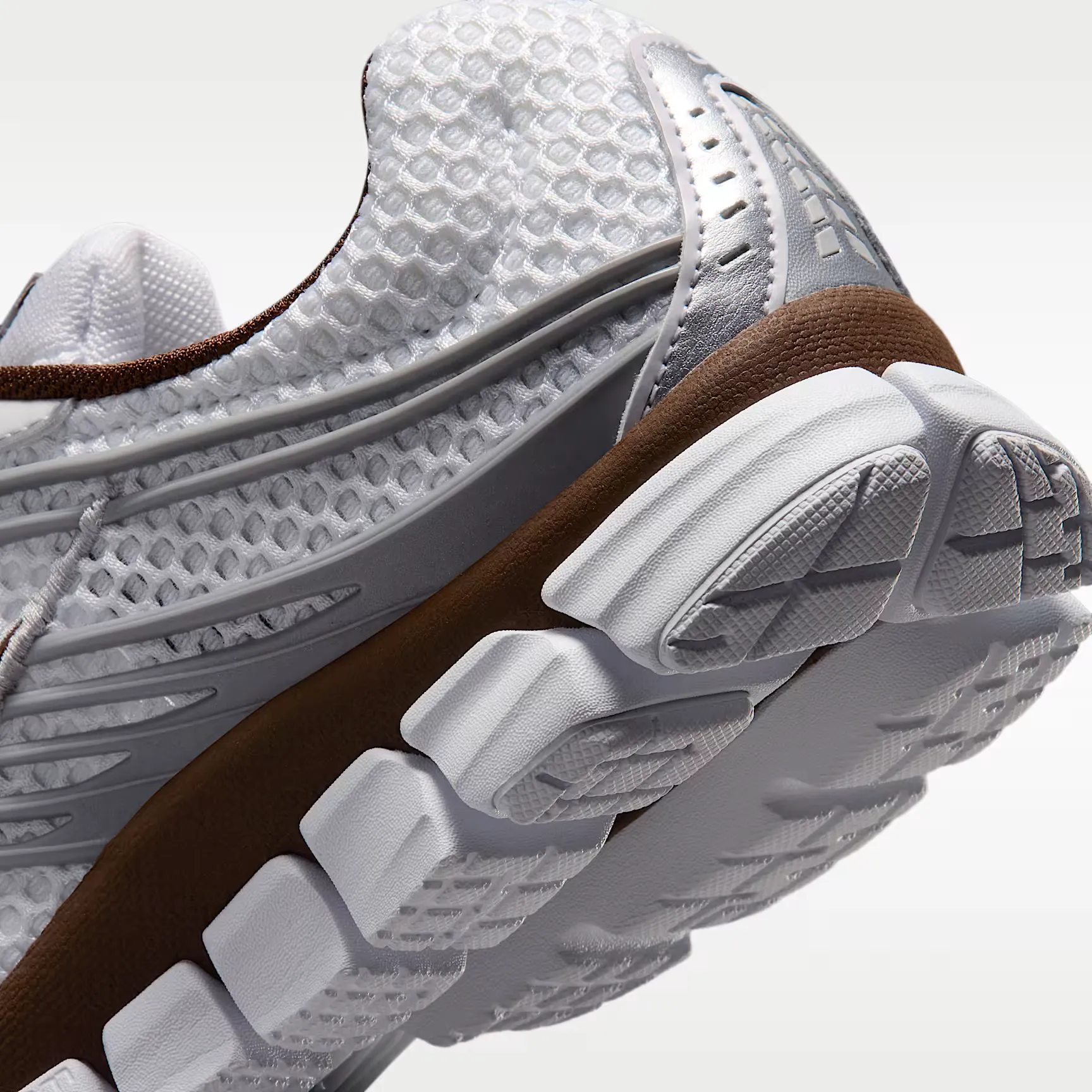 000000_Nike-Zoom-Skylon-11-WMNS_White-Cacao-Wow_IU7360-102_img7