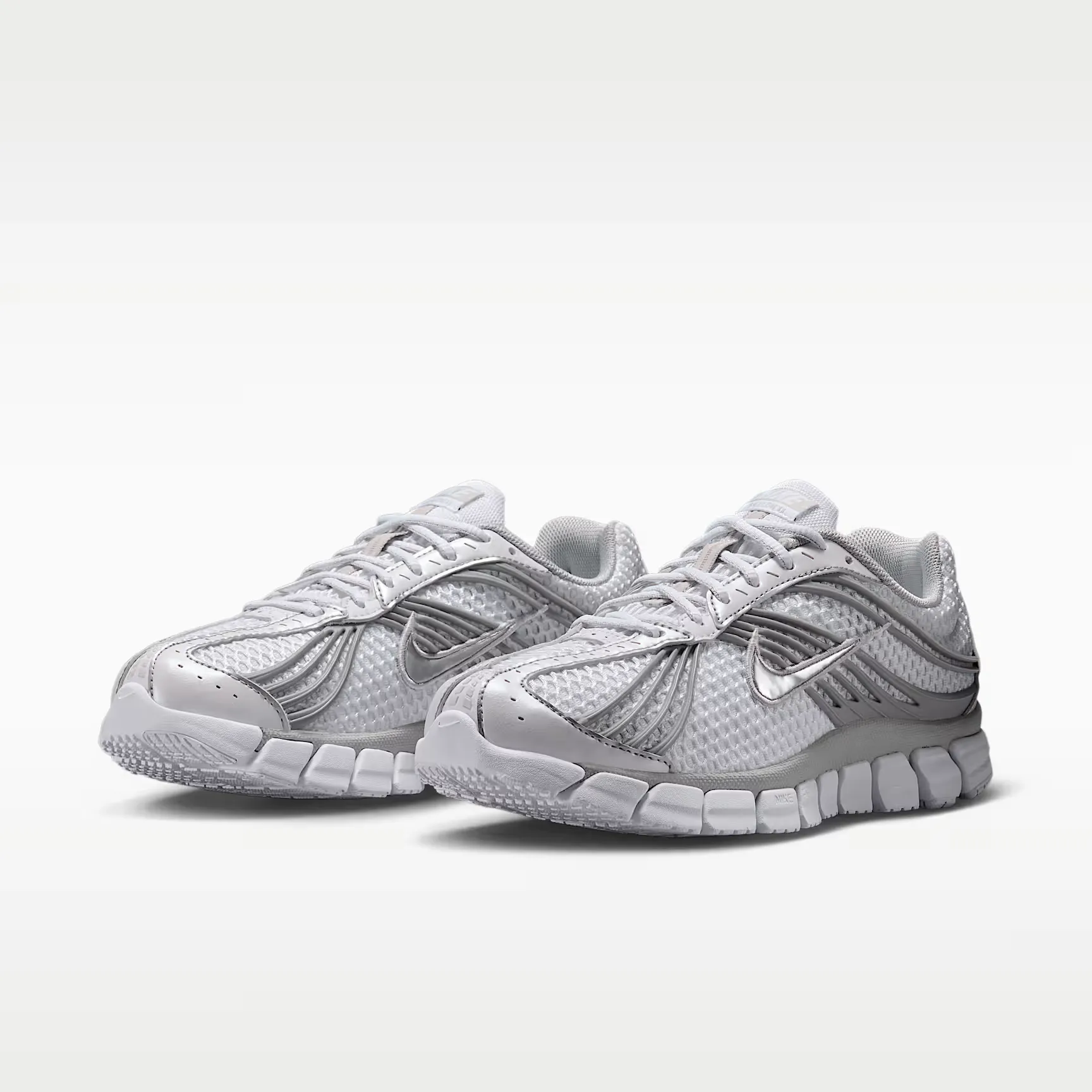 000000_Nike-Zoom-Skylon-11-WMNS_White-Grey-Fog_IU7360-103_img4