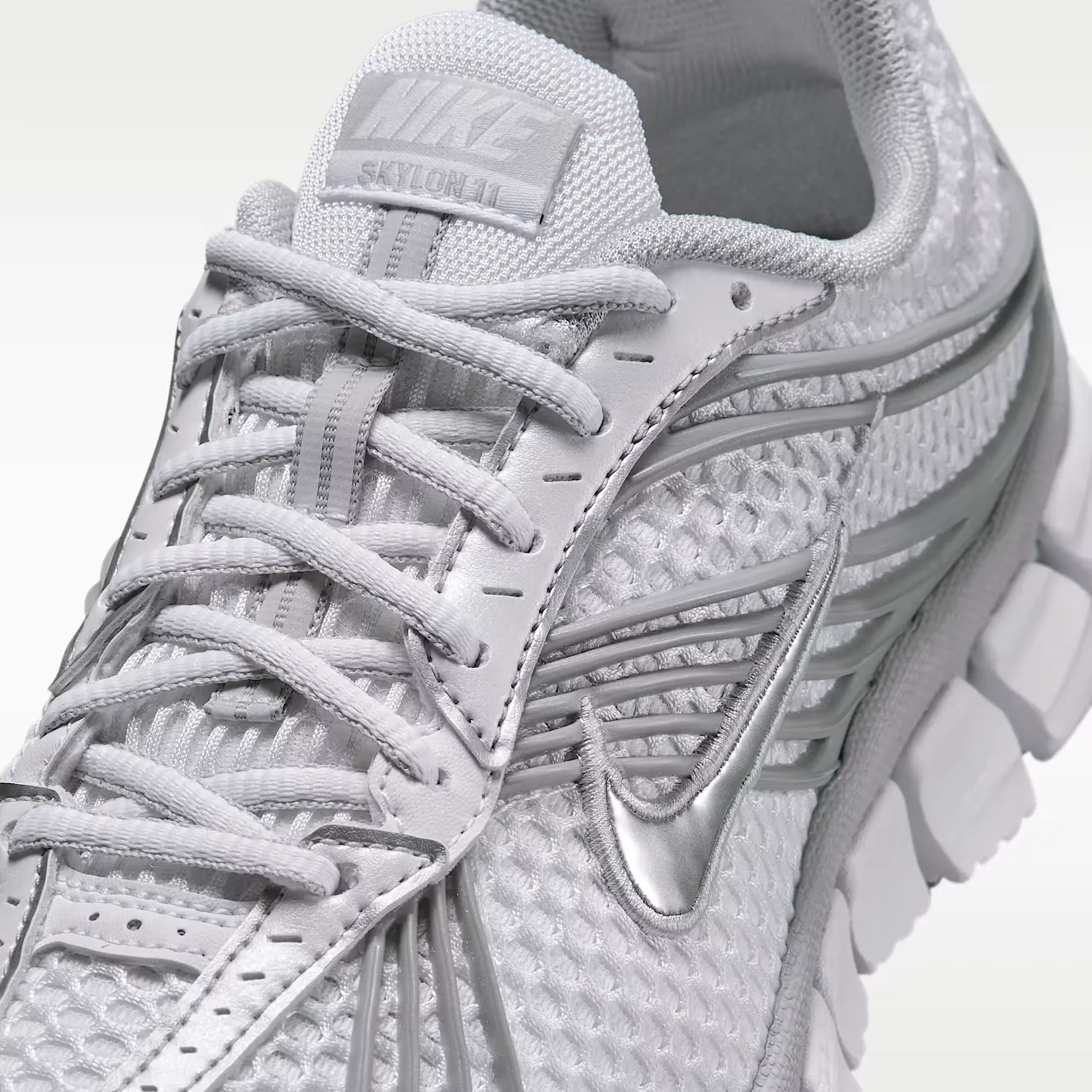 000000_Nike-Zoom-Skylon-11-WMNS_White-Grey-Fog_IU7360-103_img6
