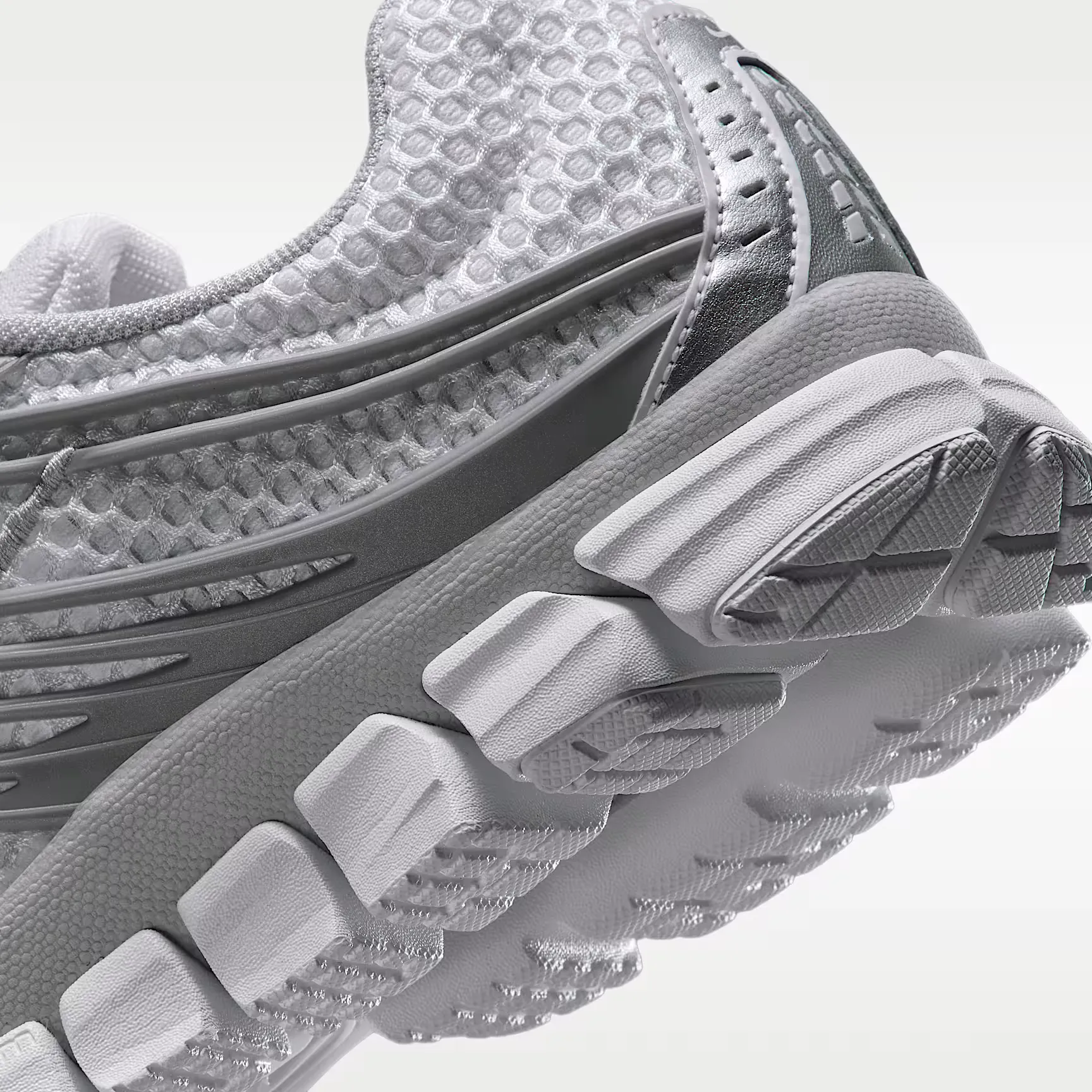000000_Nike-Zoom-Skylon-11-WMNS_White-Grey-Fog_IU7360-103_img7