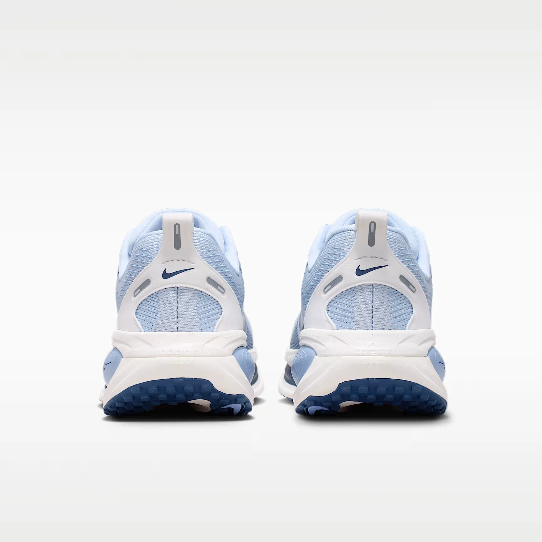 000000_Nike-Vomero-18-WMNS_Hydrogen-Blue-Aluminum_HM6804-402_img5