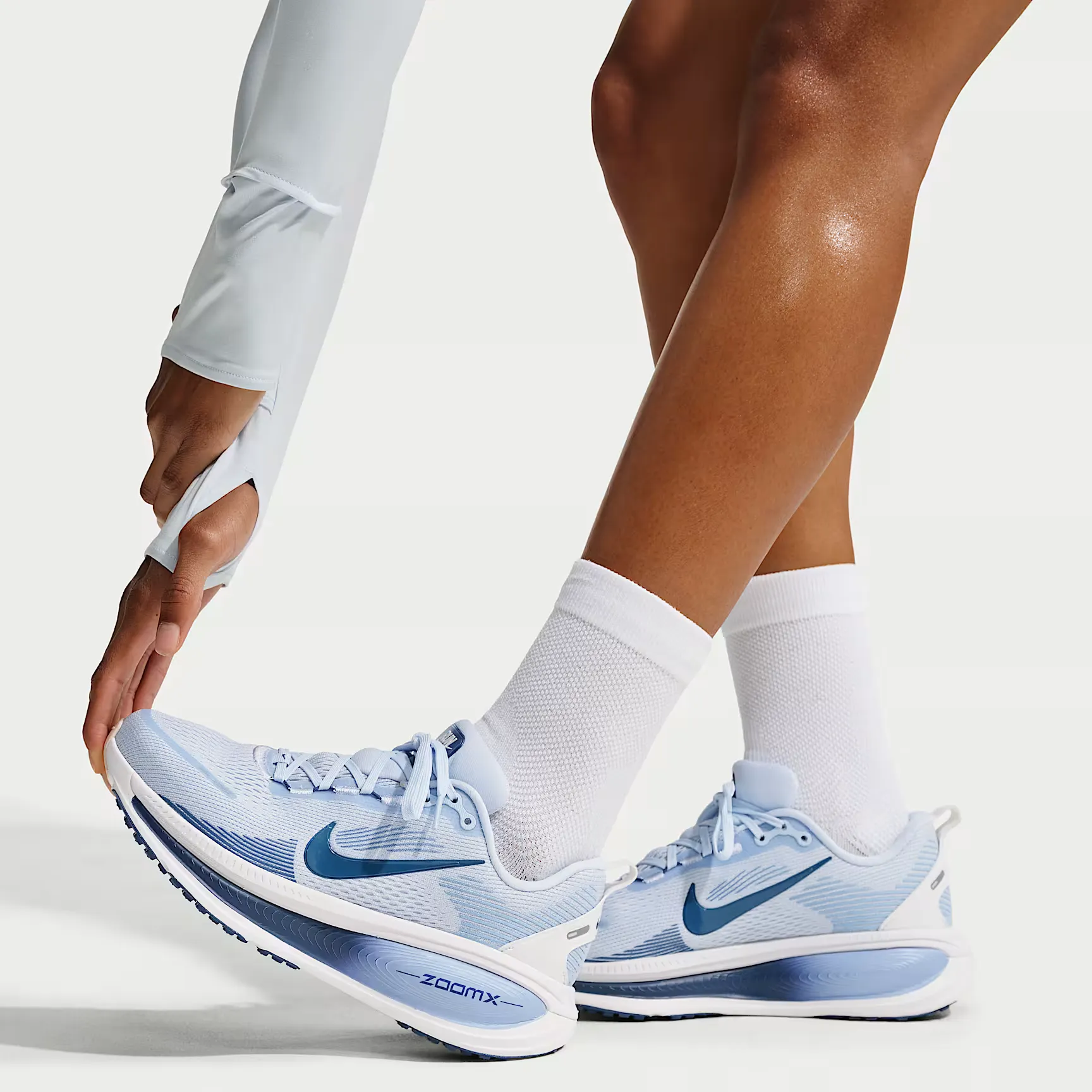 000000_Nike-Vomero-18-WMNS_Hydrogen-Blue-Aluminum_HM6804-402_img8