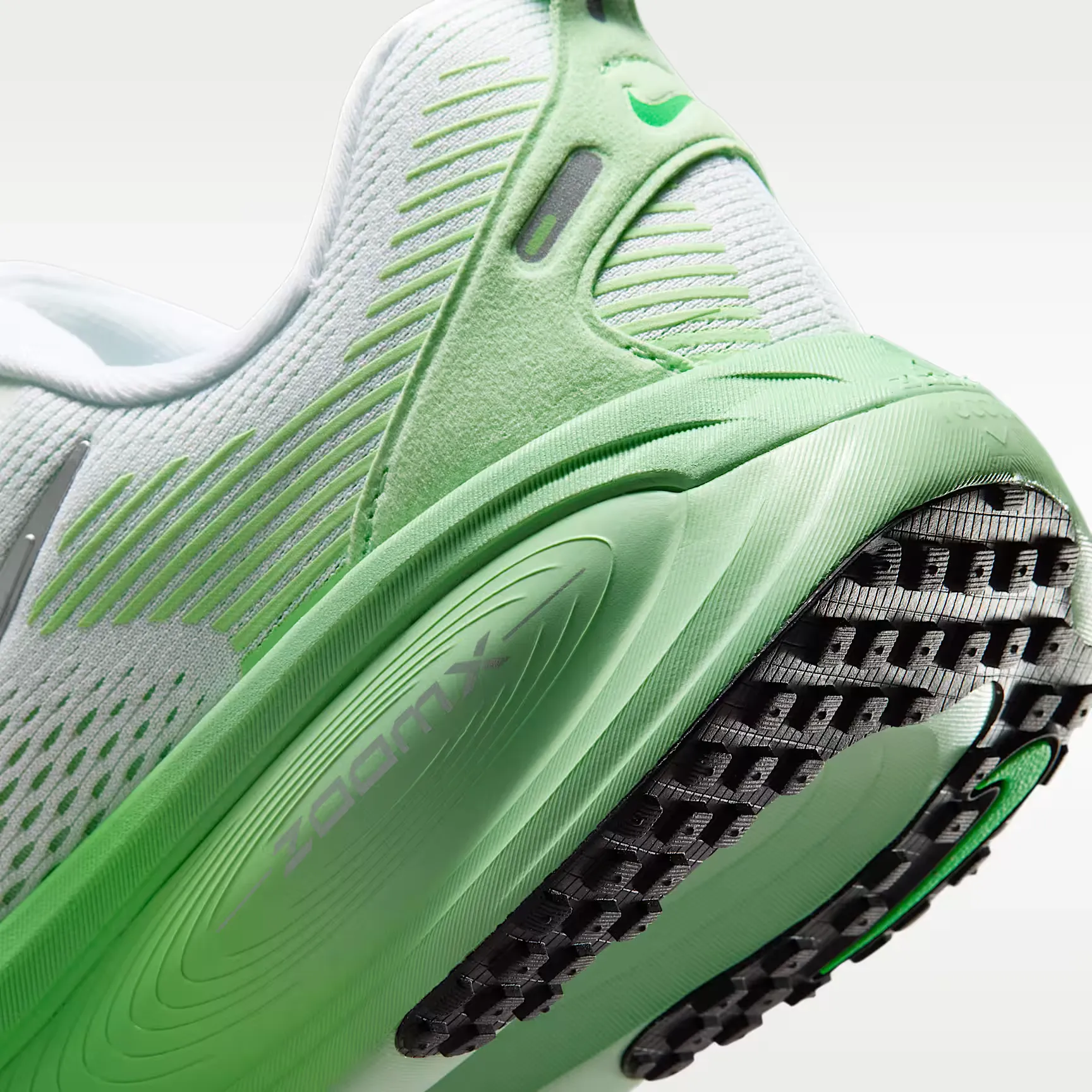000000_Nike-Vomero-18-WMNS_White-Illusion-Green_HM6804-117_img7