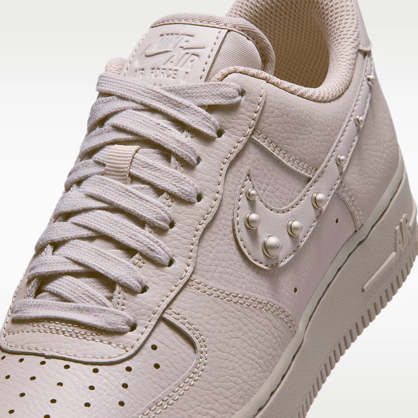 000000_Nike-Air-Force-1-'07-WMNS_Pearlized_IU7557-236_img6