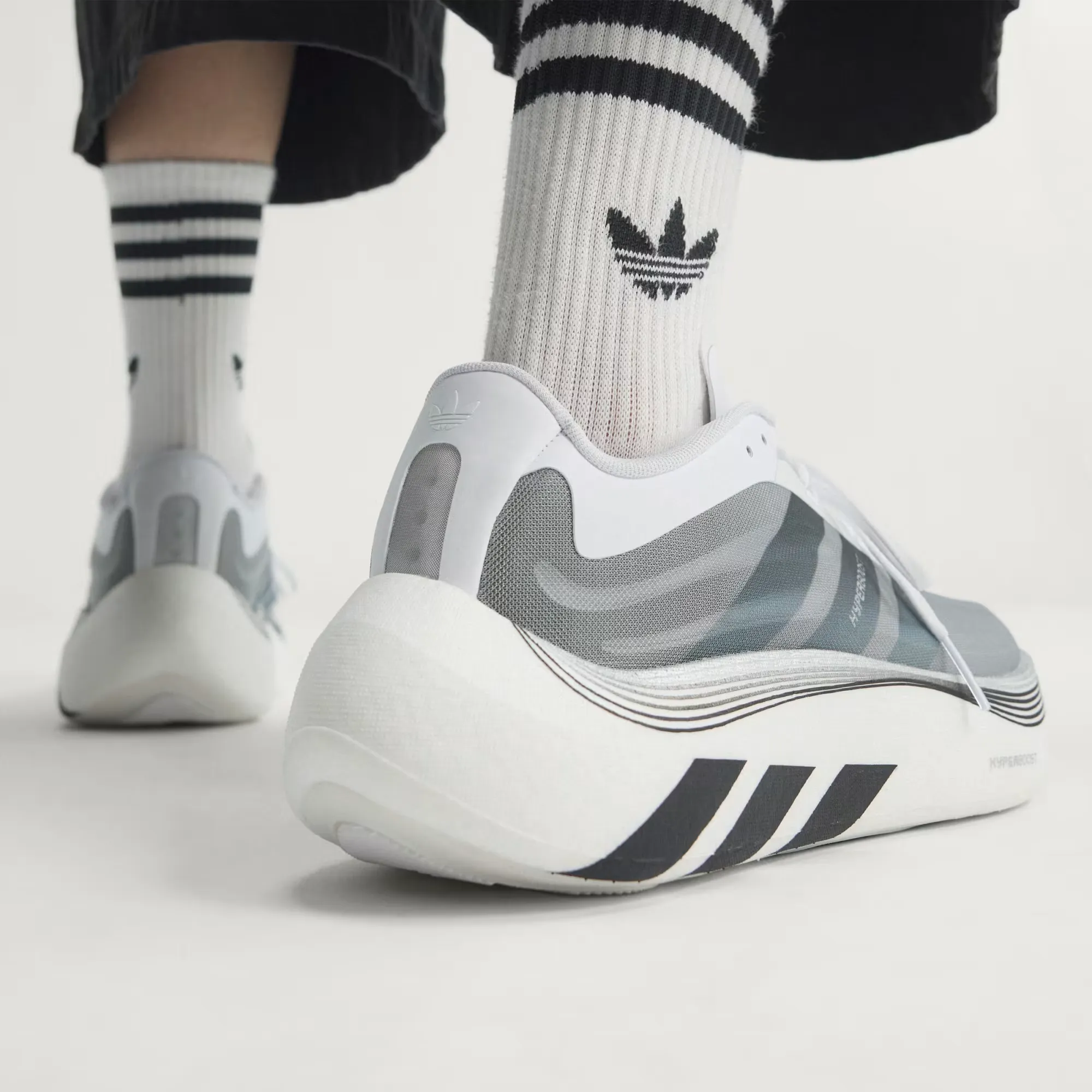 adidas-Hyperboost-Euphoria_Metallic-Silver_LA5997_img4