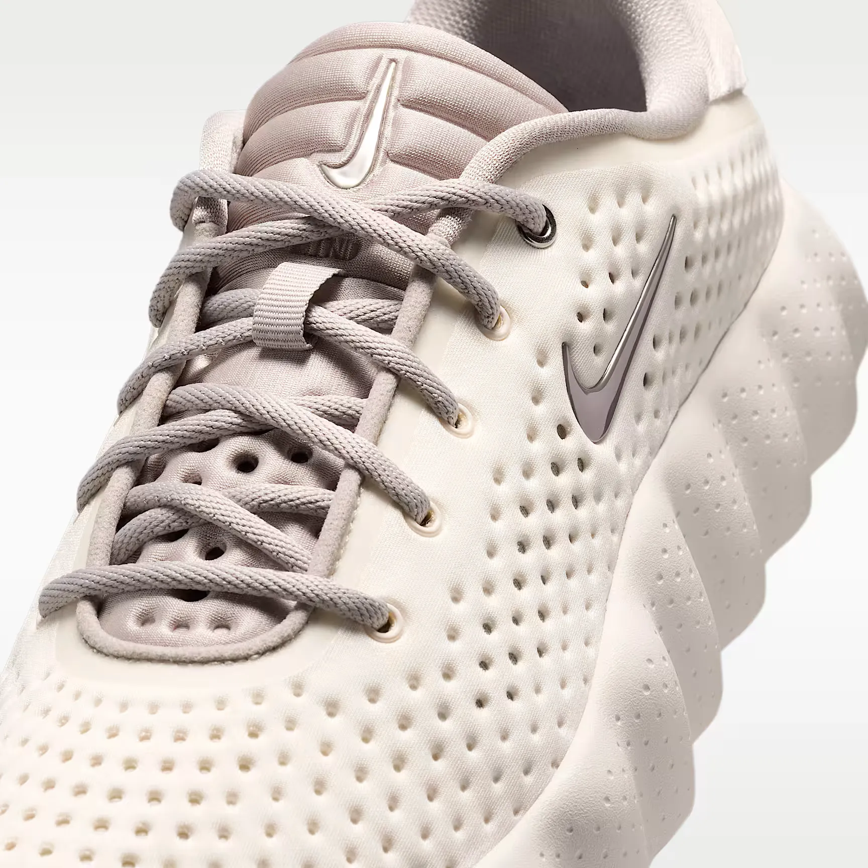 000000_Nike-Mind-002_Phantom_HQ4308-004_img7