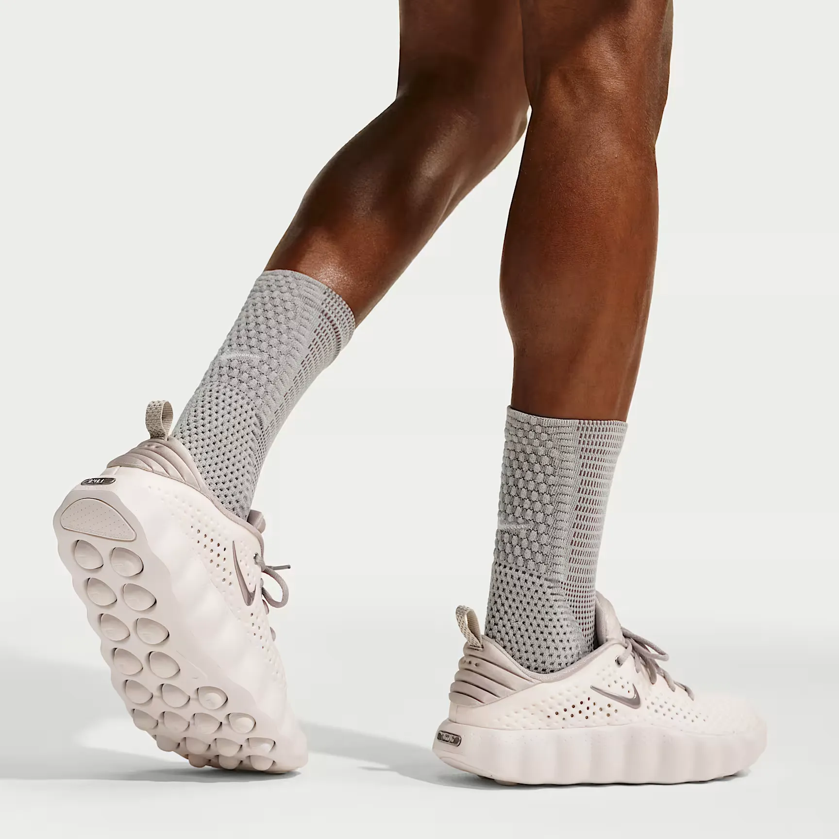 000000_Nike-Mind-002_Phantom_HQ4308-004_img9