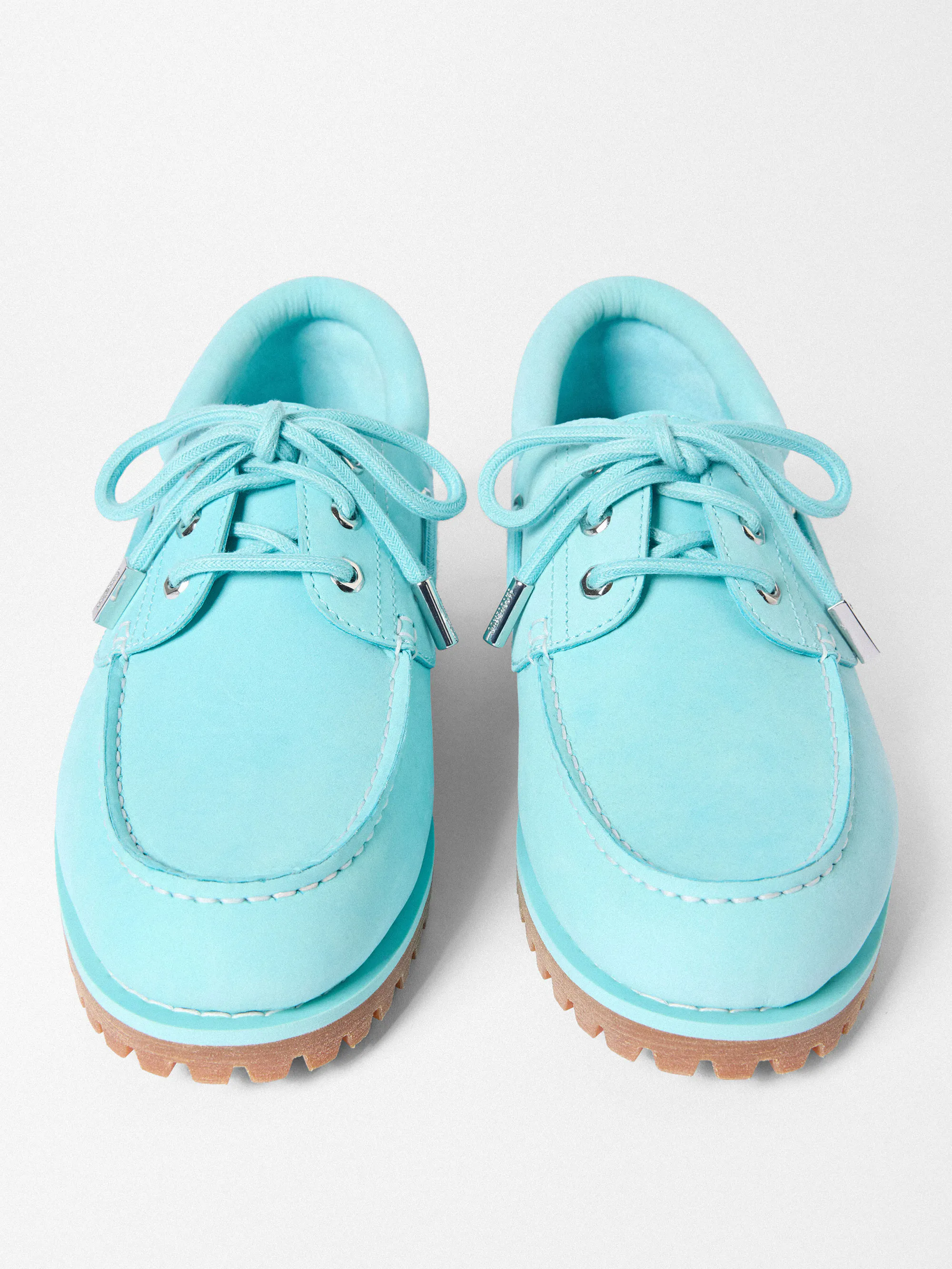 000000_Jacquemus-x-Timberland-3-Eye-Classic-Lug-Boat-Shoe_LAGOON-BLUE_FOM00192AC08C08340_img2