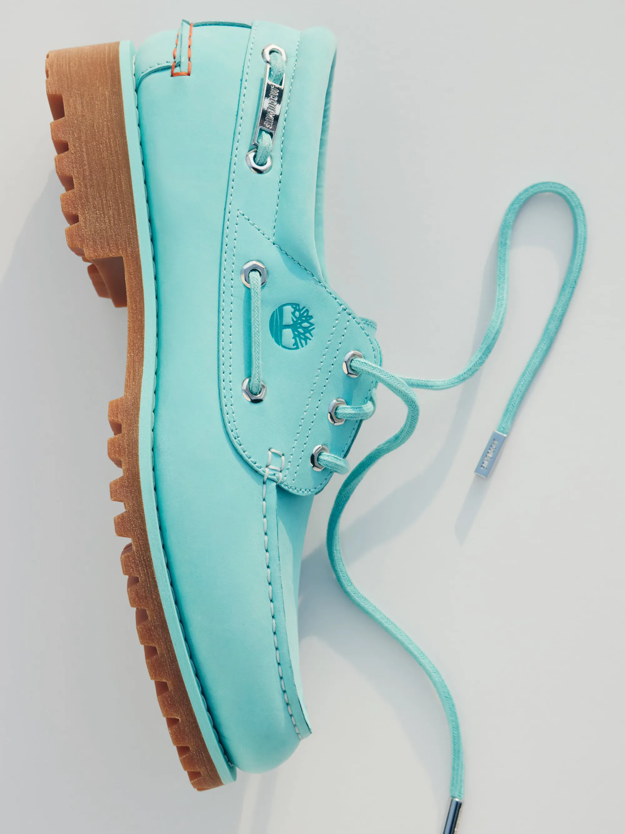 000000_Jacquemus-x-Timberland-3-Eye-Classic-Lug-Boat-Shoe_LAGOON-BLUE_FOM00192AC08C08340_img3