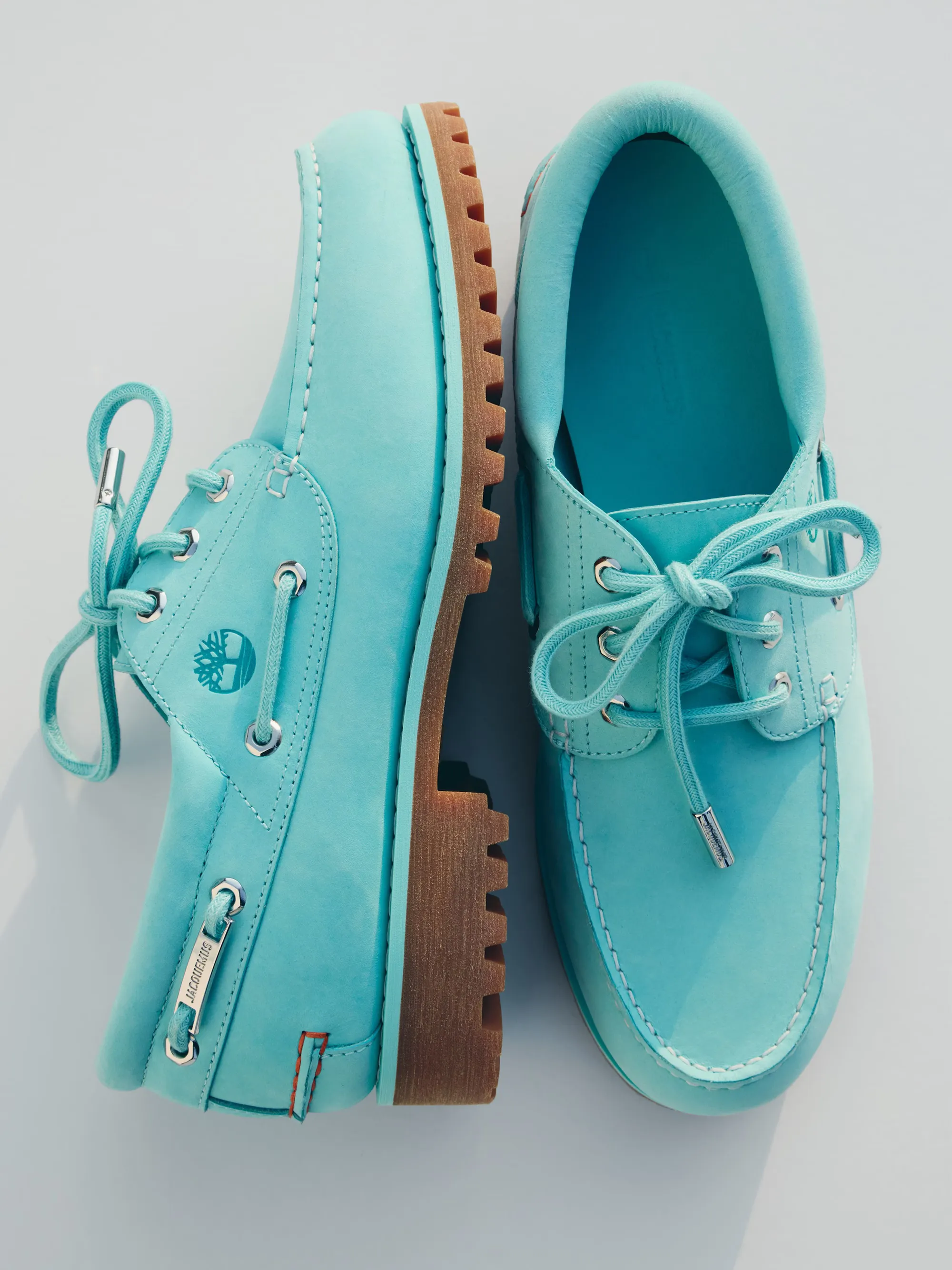 000000_Jacquemus-x-Timberland-3-Eye-Classic-Lug-Boat-Shoe_LAGOON-BLUE_FOM00192AC08C08340_img4